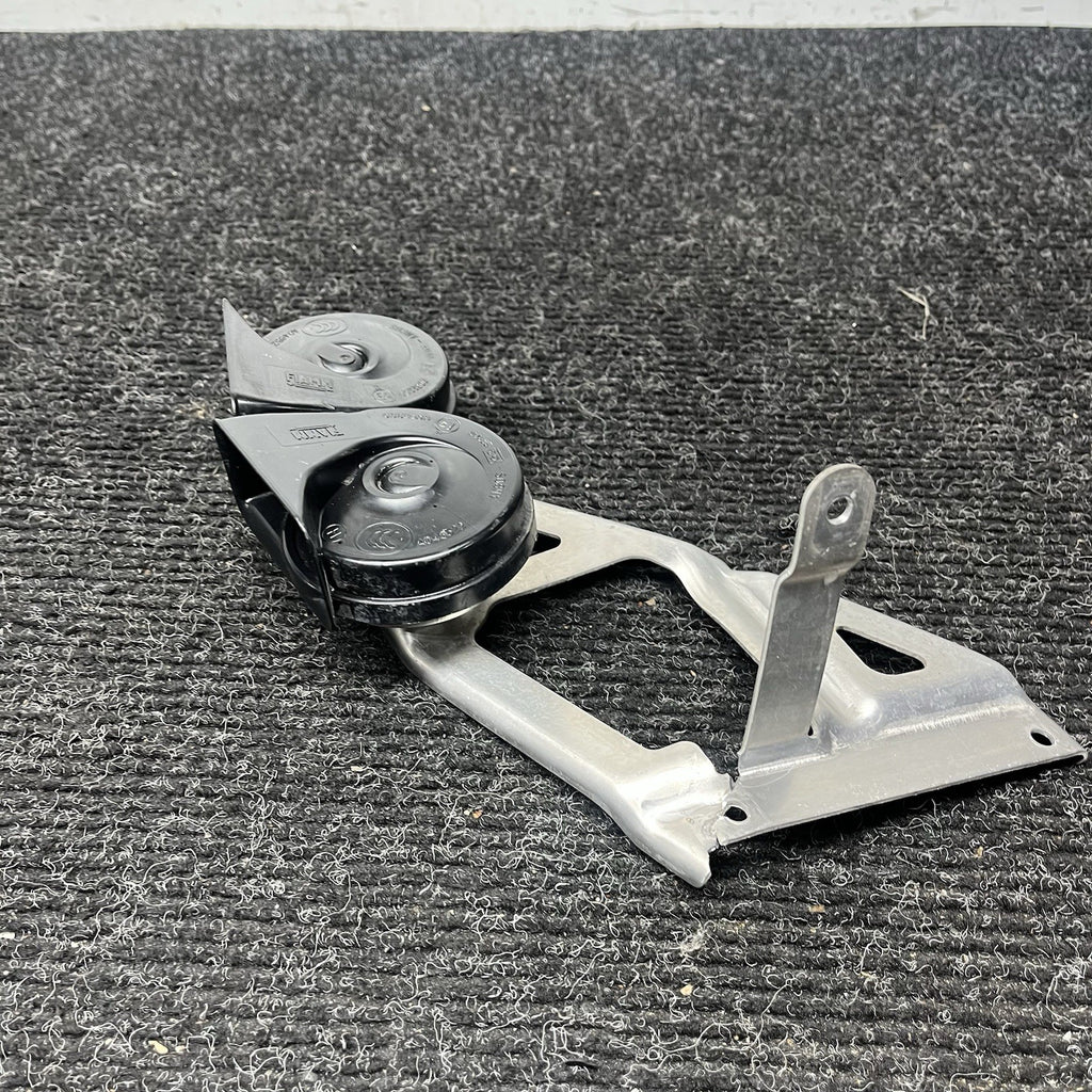☑️ BMW E9x M3 Horn Bracket With Horns 61337838541 08-13 E90 E92 E93