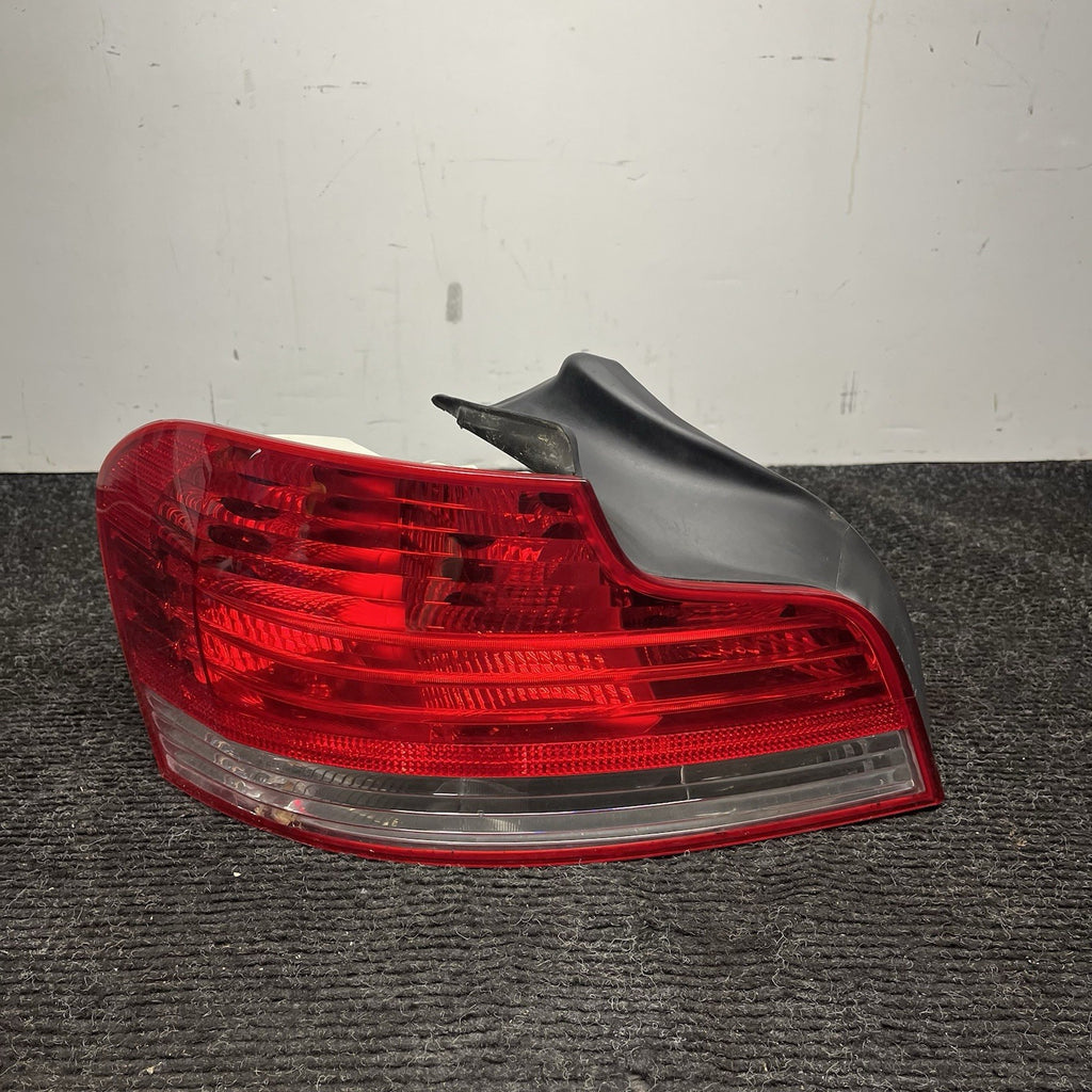 ☑️ 08-11 BMW E82 E88 128i 135i Rear Left Driver Side Tail Light Lamp 4869809 OEM