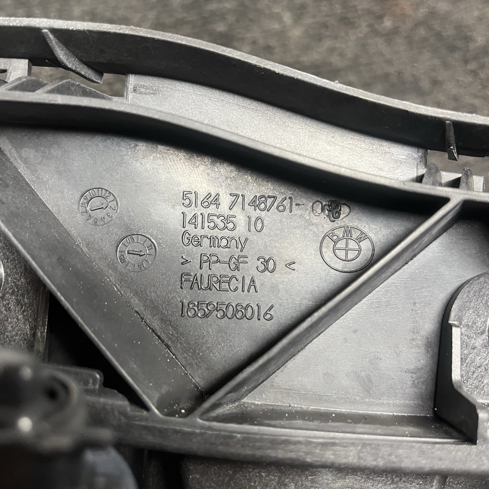 ☑️ 08-13 BMW E82 E88 128 135 Left Driver Headlight Arm Bracket Support Mount
