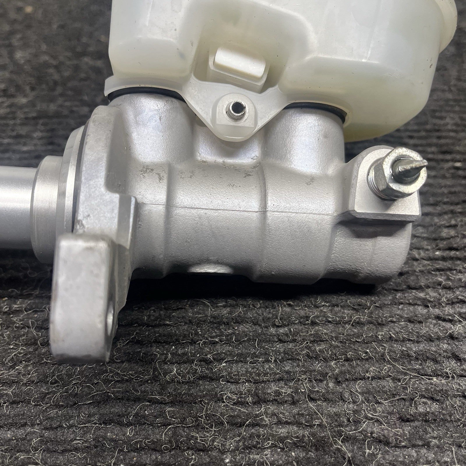 ☑️ 2015-2019 Subaru WRX Brake Master Cylinder Reservoir OEM 15-19