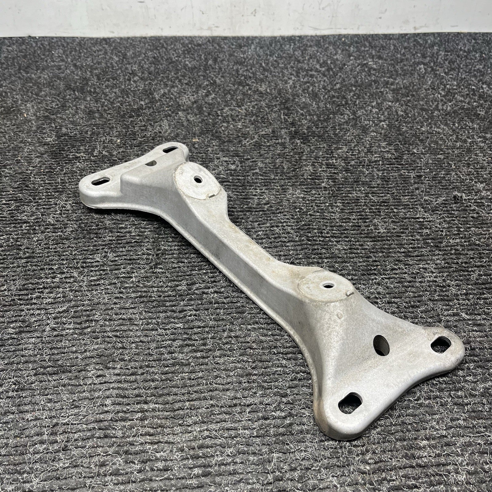 ☑️ 99-03 BMW E46 323i 325i 328i 330i MANUAL GEARBOX TRANSMISSION SUPPORT BRACKET