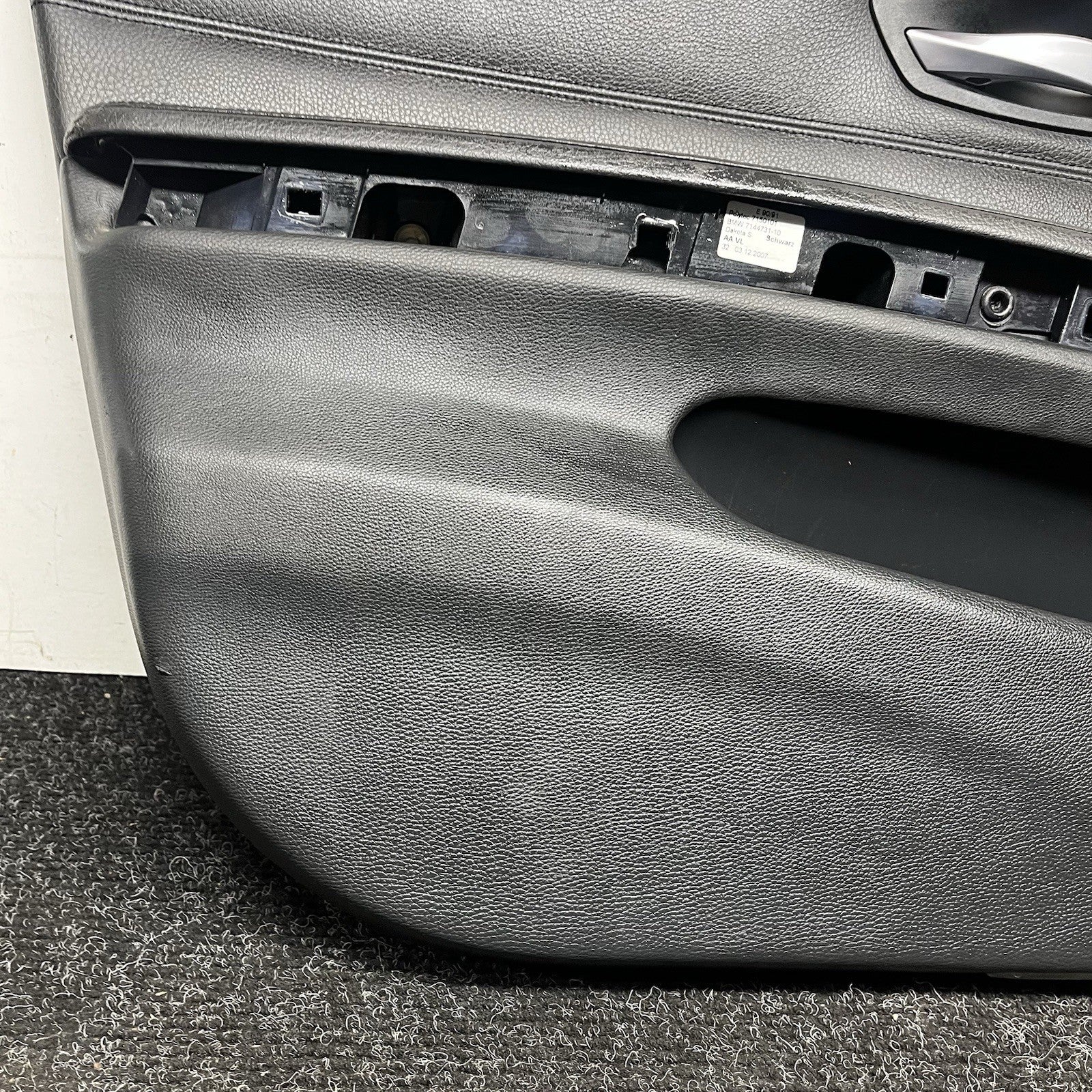 ☑️ 06-12 BMW E90 E91 OEM Driver Front Side Door Panel Cart Leather Black