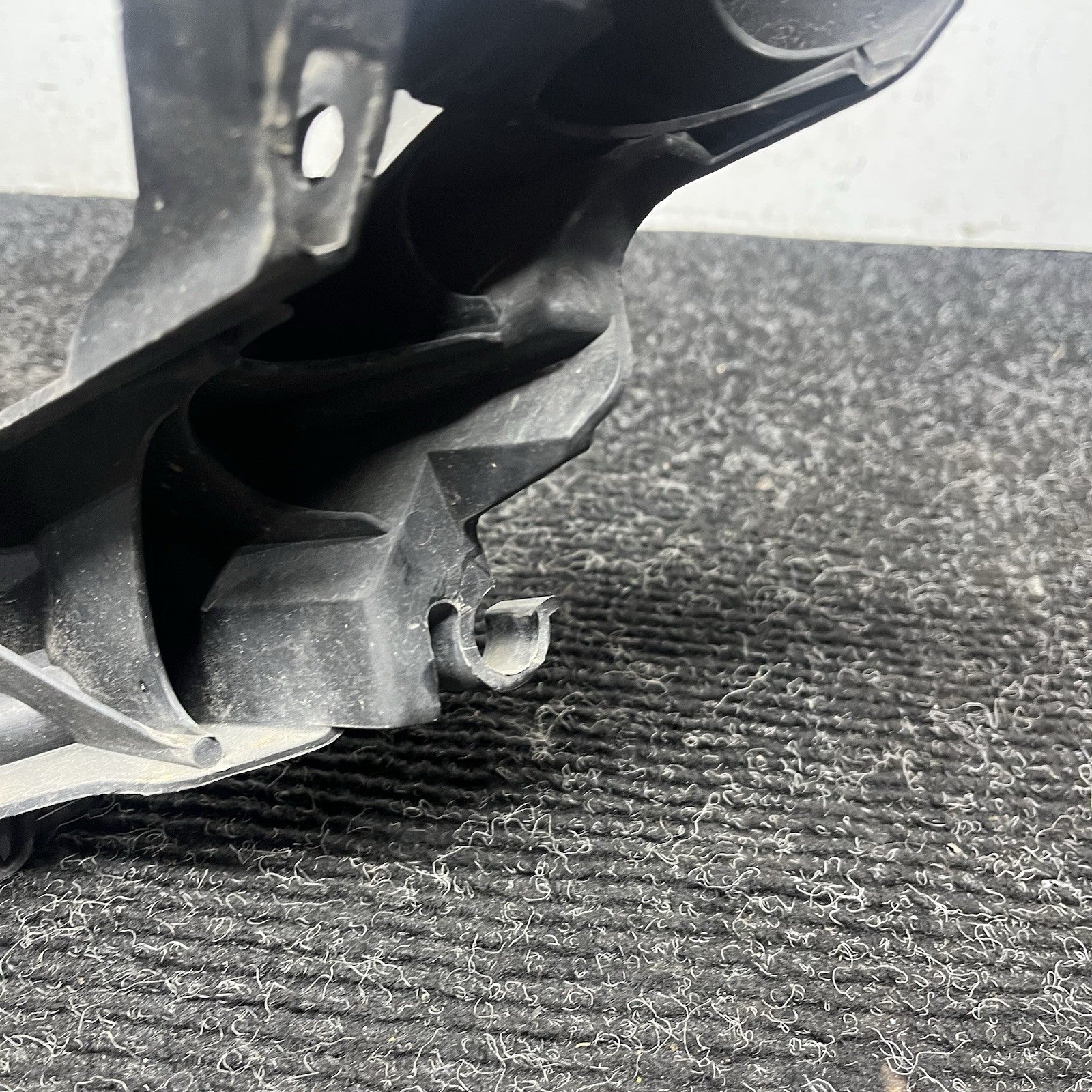 ☑️ 07-10 OEM BMW E92 E93 328 335 Right Passenger Headlight Bracket Carrier Mount