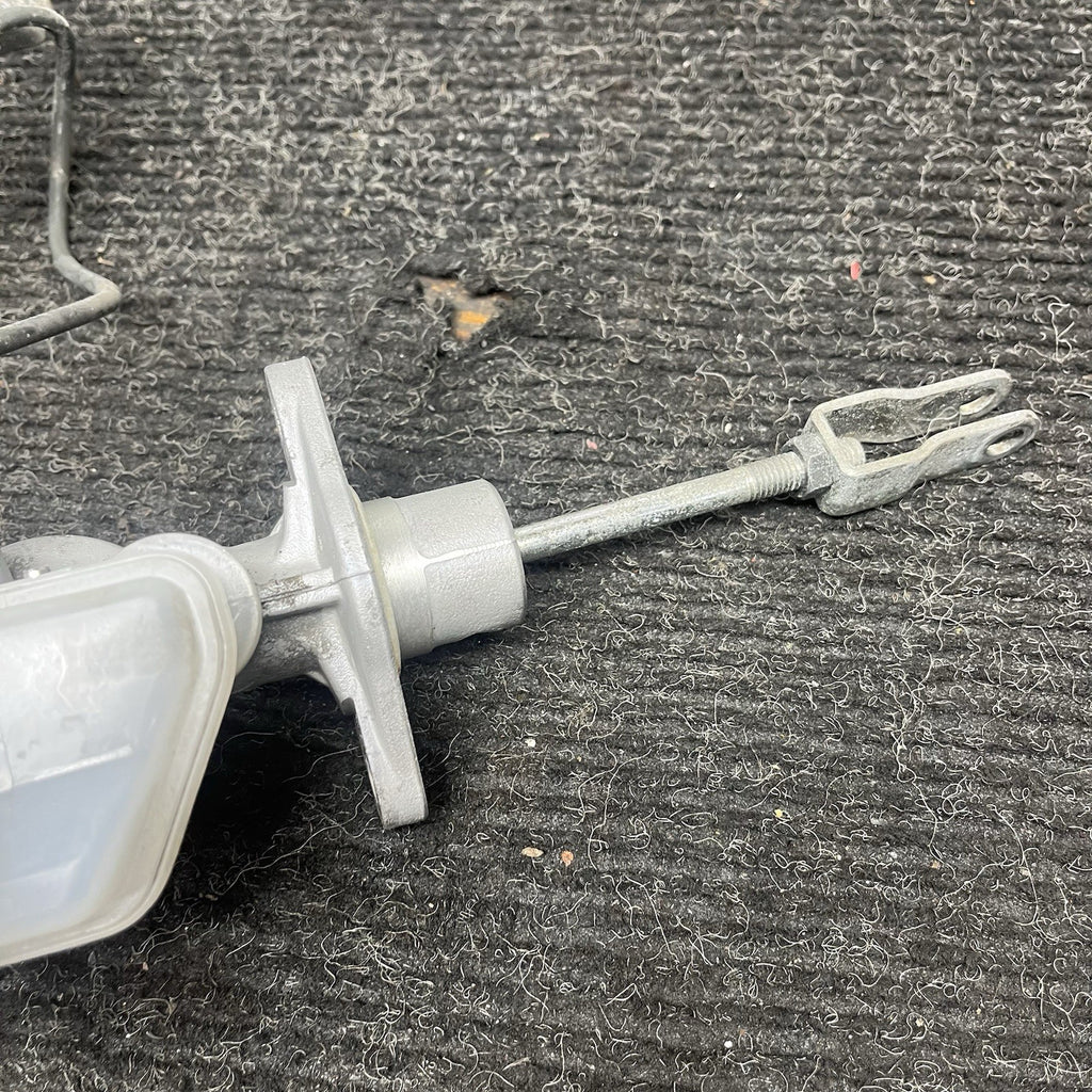 ☑️ 2008-2014 Subaru Impreza WRX STI Clutch Master Cylinder Reservoir 08-14
