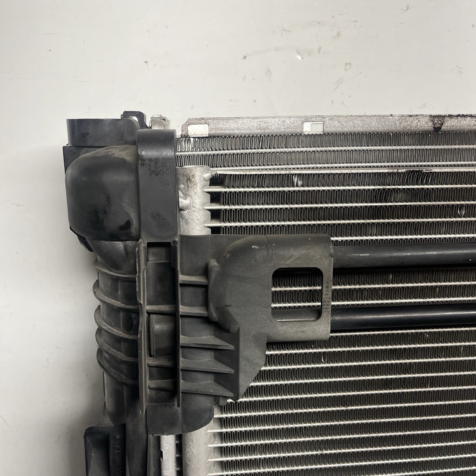 ☑️ BMW 330i 325i 323i E46 Engine Cooling Radiator 3.0L 6 Cylinder Fits 2001-2006