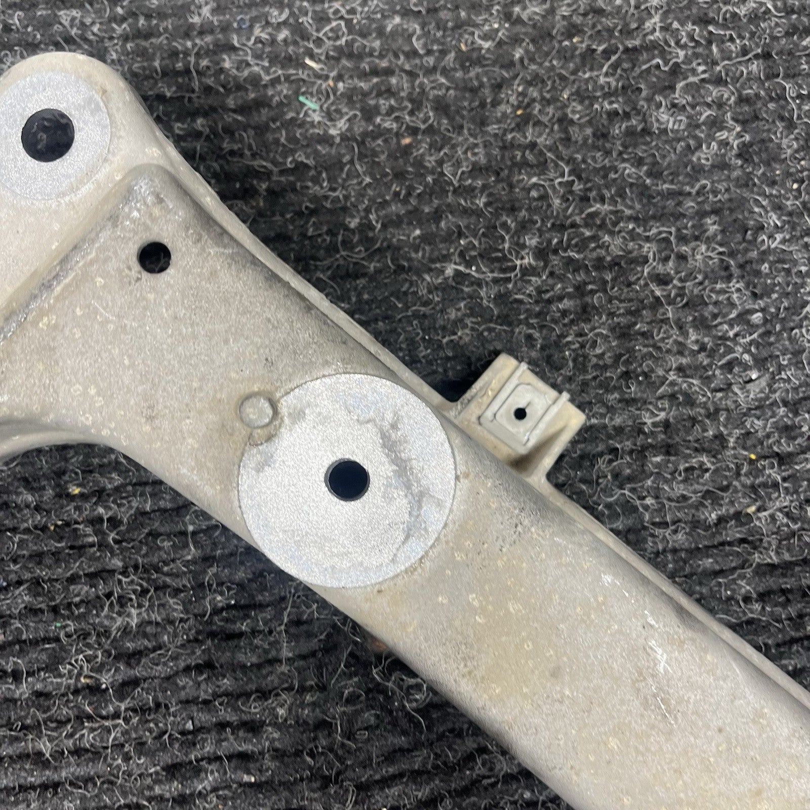 ☑️ 06-13 BMW E92 335i Automatic Transmission Mount Bracket Support OEM