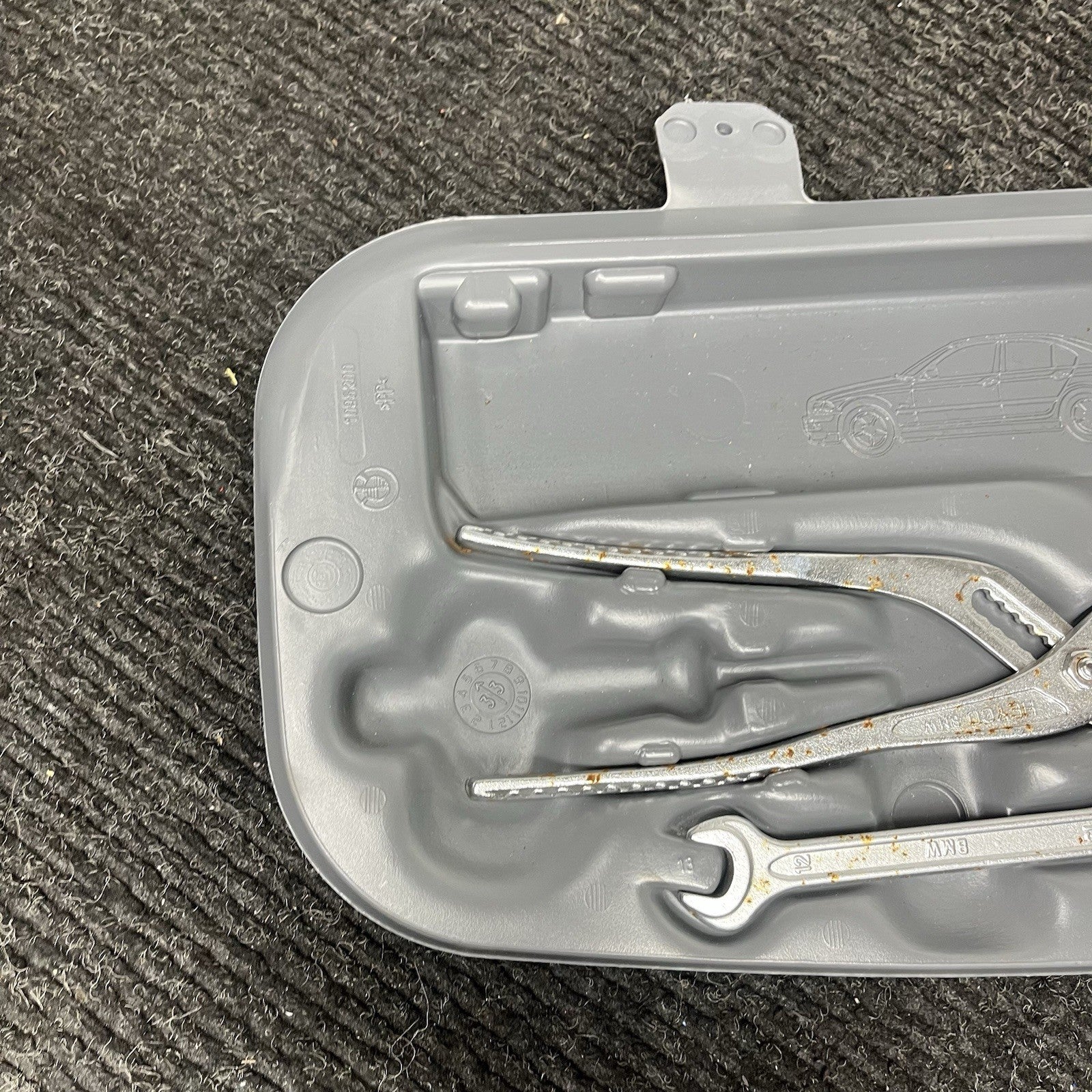 ☑️ 01-06 BMW E46 CONVERTIBLE SPARE TIRE TOOL KIT W CASE 1096200 OEM