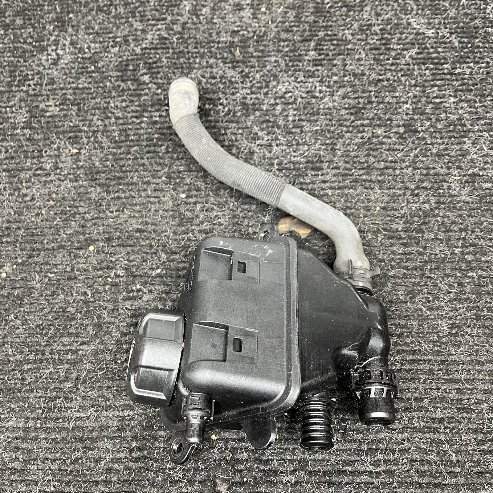 ☑️ F01 F06 F10 F12 N63 Engine Intercooler Coolant Reservoir Expansion Tank OEM