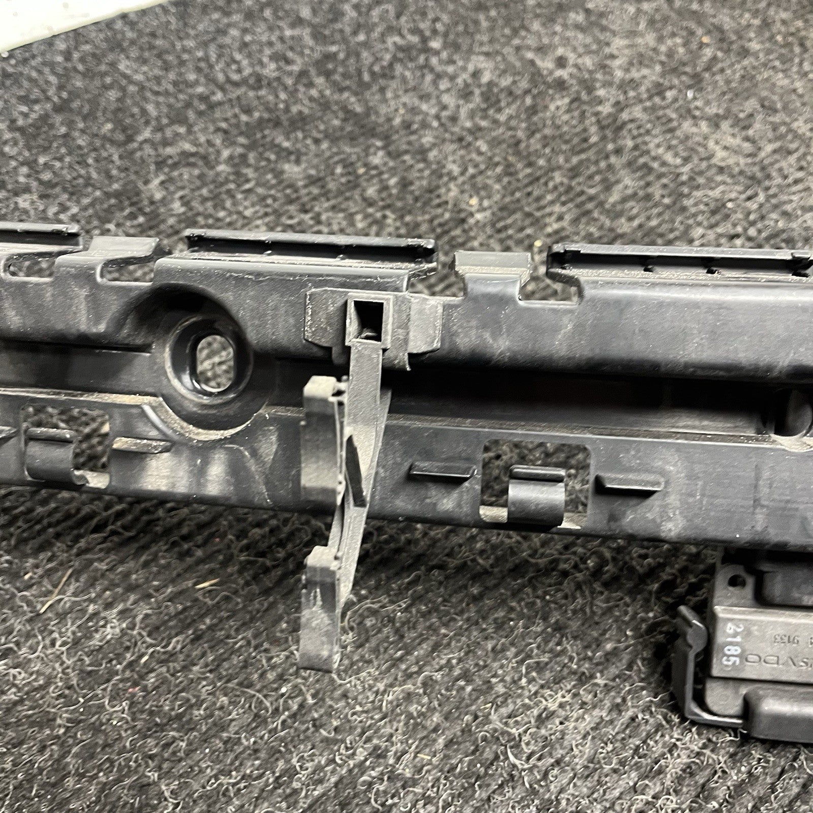 ☑️ Rear Bumper Center Guide Bracket OEM BMW E82 E88 135 128i 2008-2013