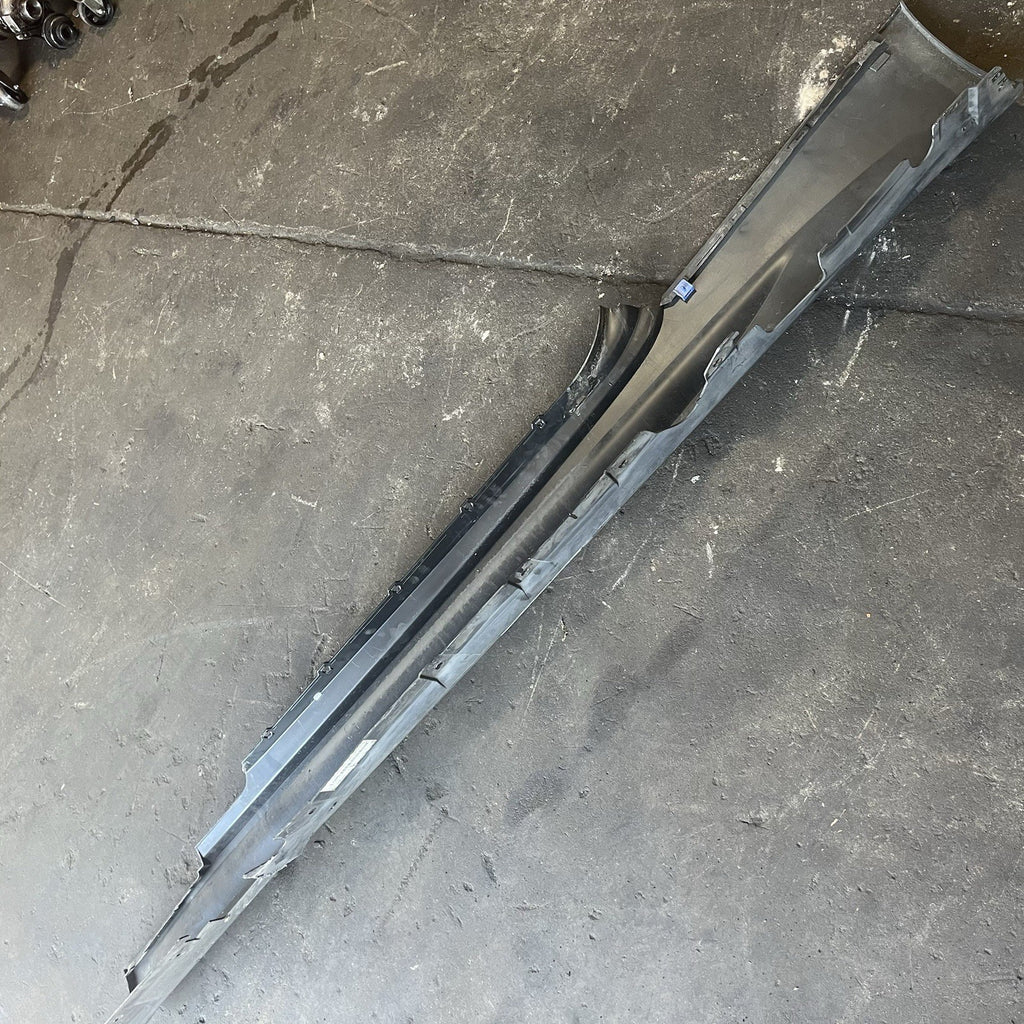 ☑️ 07-13 OEM BMW E92 E93 M3 Right Passenger Side Skirt Rocker Panel Space Gray