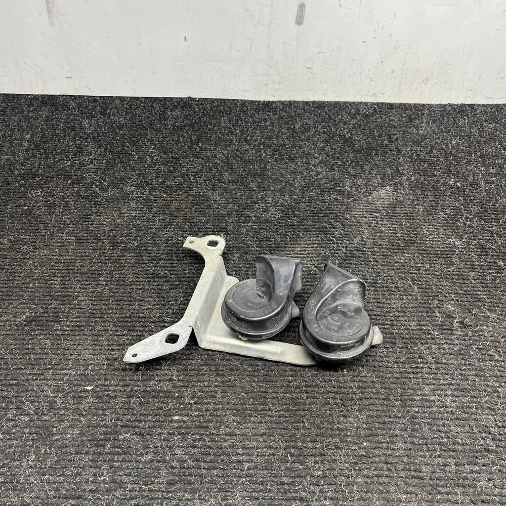 ☑️ BMW 2008-2013 E82 E88 HIGH AND LOW PITCH SIREN ALARM TONE HORN OEM