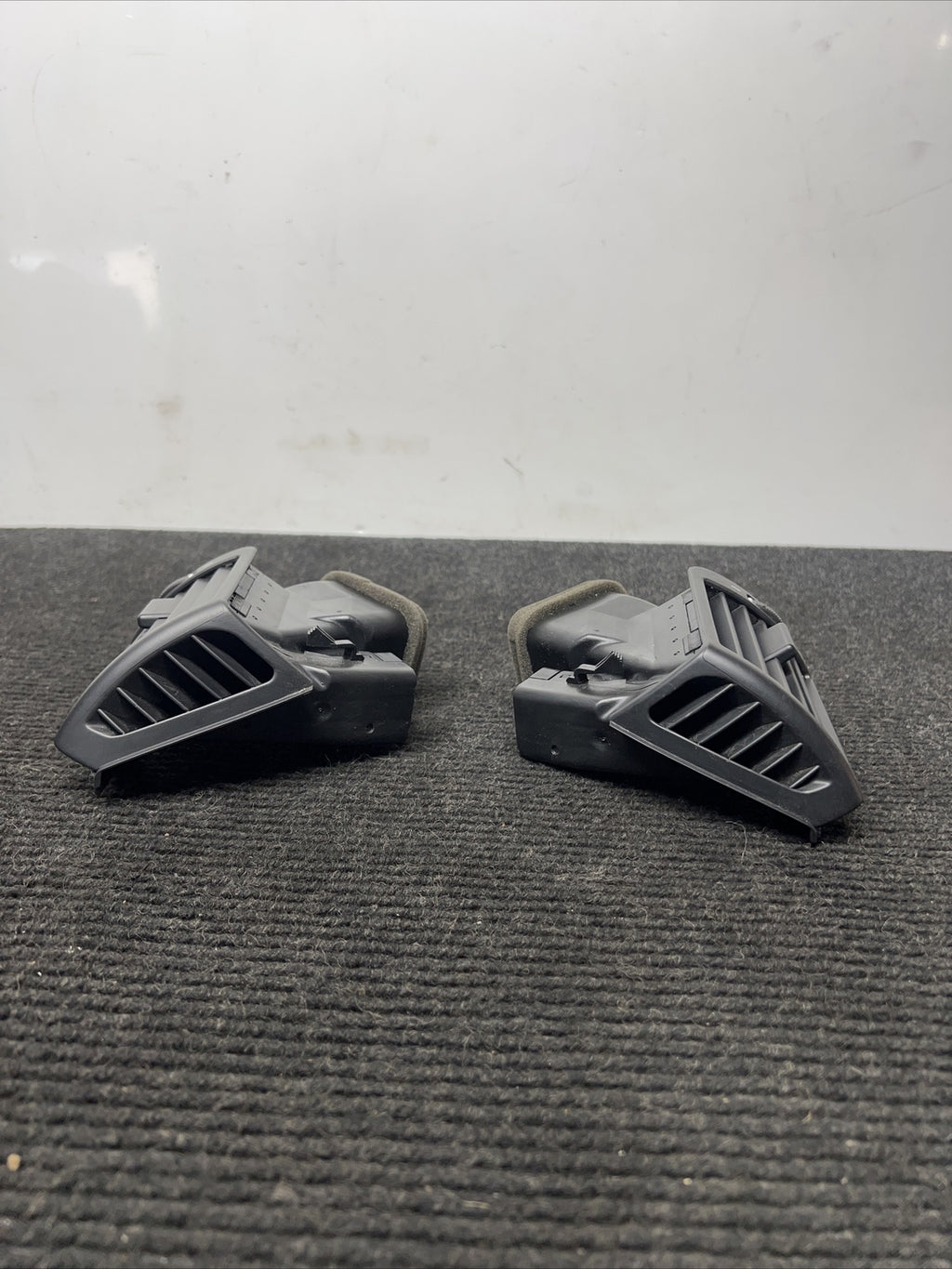 98-05 BMW E46 M3 3 SERIES FRONT L/R DASH END VENTS AC VENT AIR VENT OEM