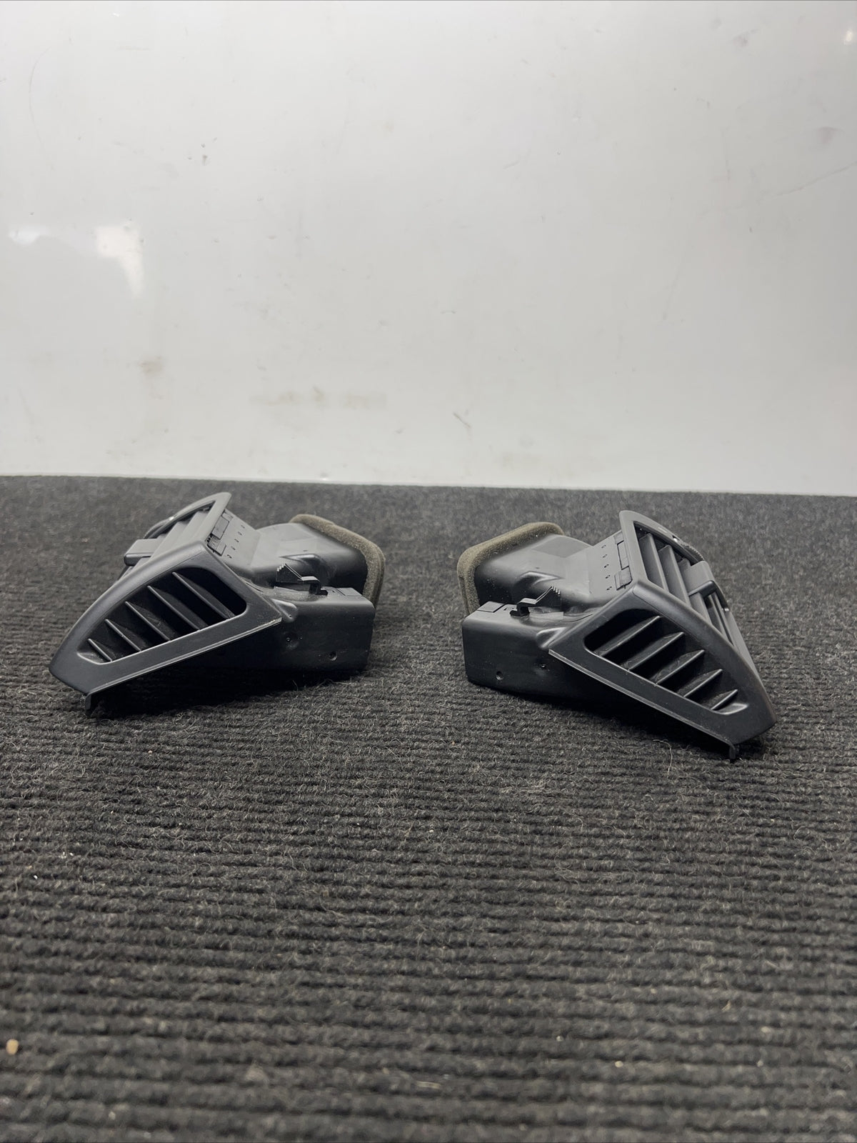 98-05 BMW E46 M3 3 SERIES FRONT L/R DASH END VENTS AC VENT AIR VENT OEM
