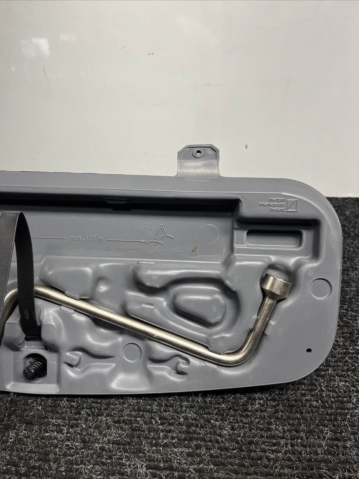 ☑️ 01-06 BMW E46 CONVERTIBLE SPARE TIRE TOOL KIT W CASE 1096200 OEM
