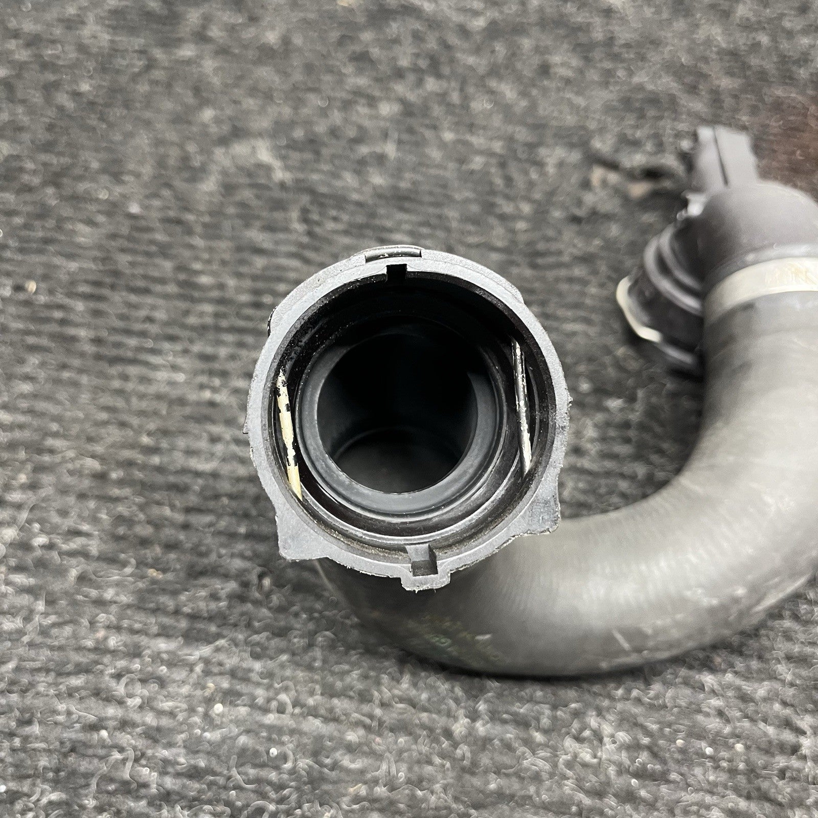 ☑️ 08-13 BMW E90 E82 Front Radiator Lower Coolant Inlet Hose Pipe 7532493 OEM