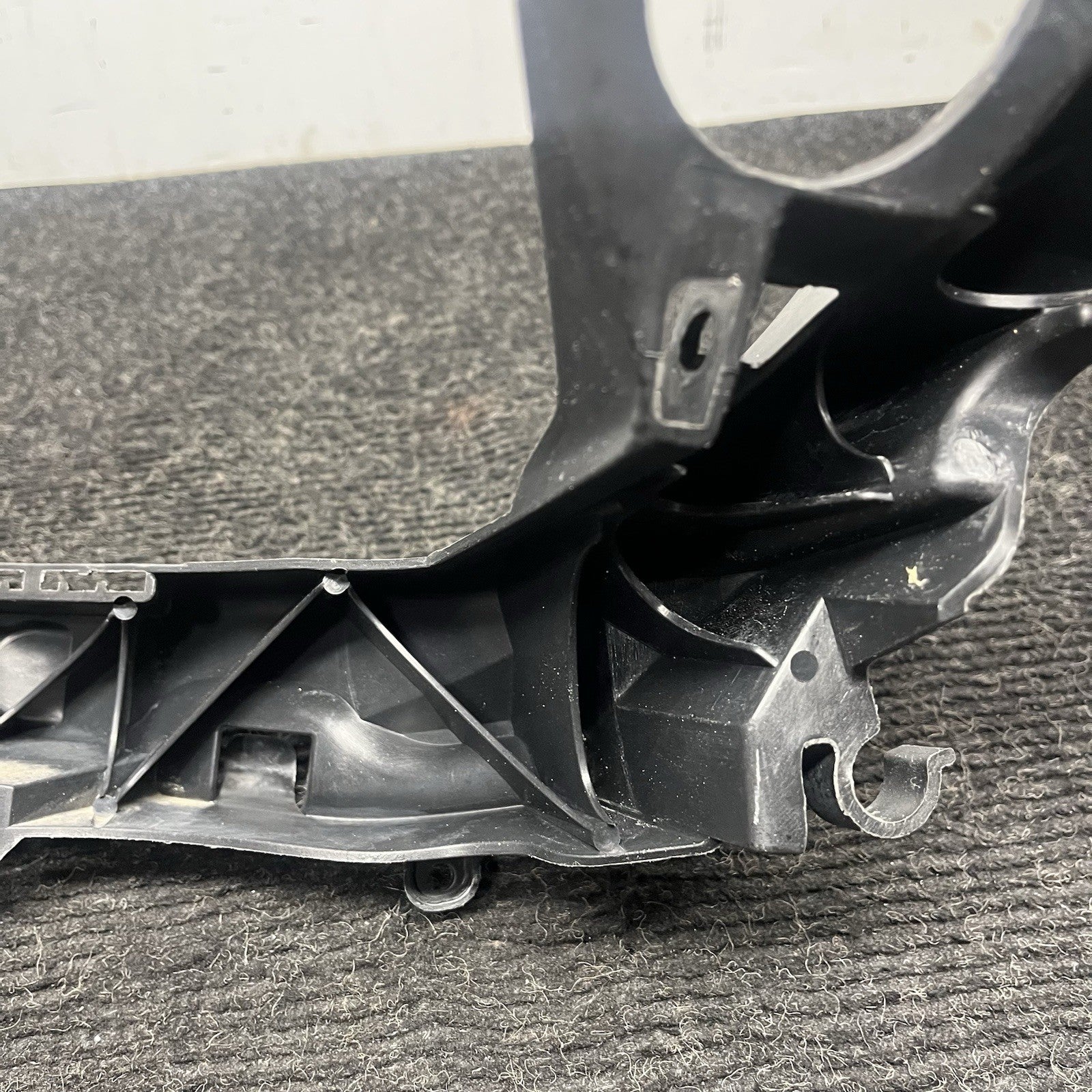 ☑️ 07-10 OEM BMW E92 E93 328 335 Right Passenger Headlight Bracket Carrier Mount