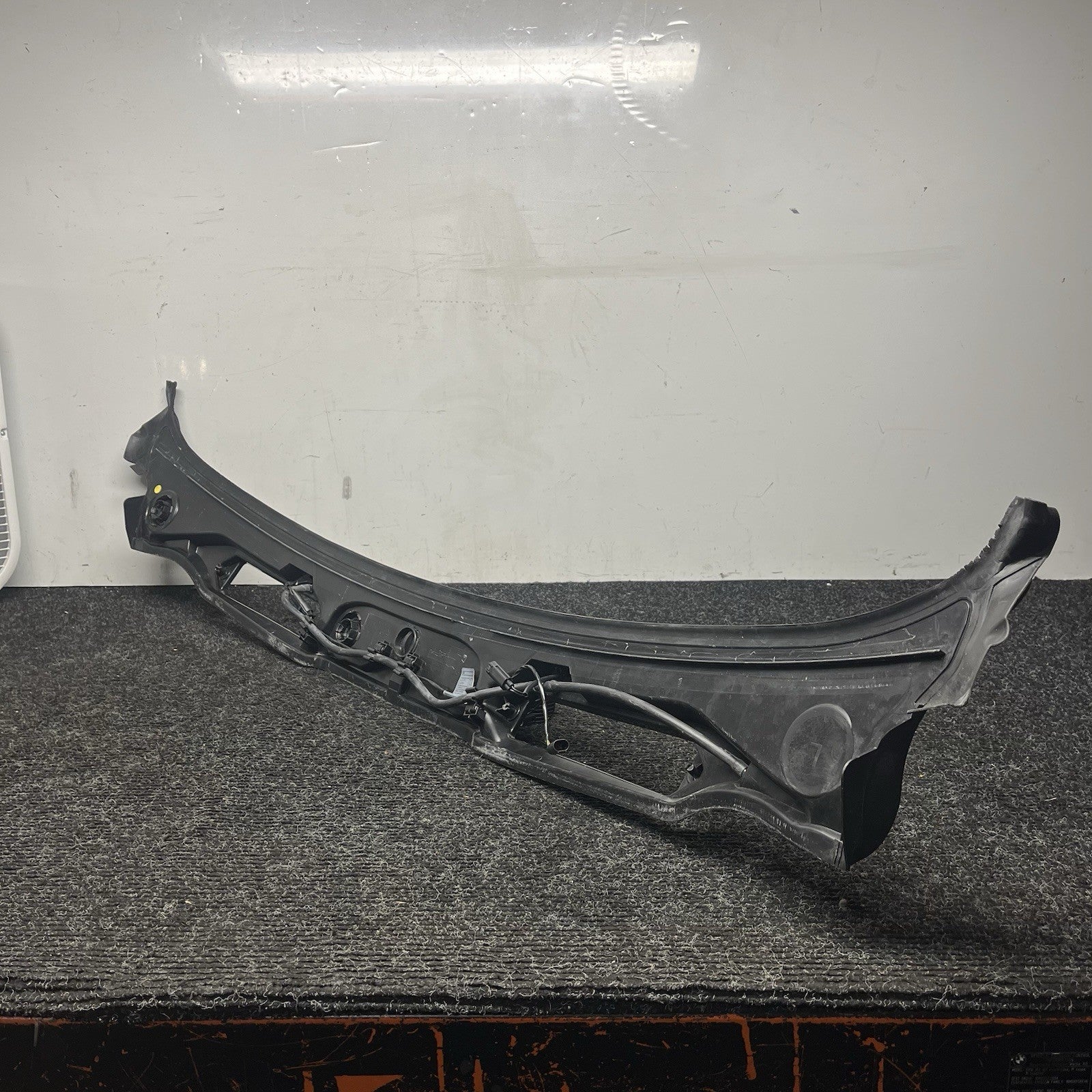 ☑️ 08-13 BMW E90 E92 E93 M3 OEM Front Windshield Wiper Cowl Panel Trim Cover OEM