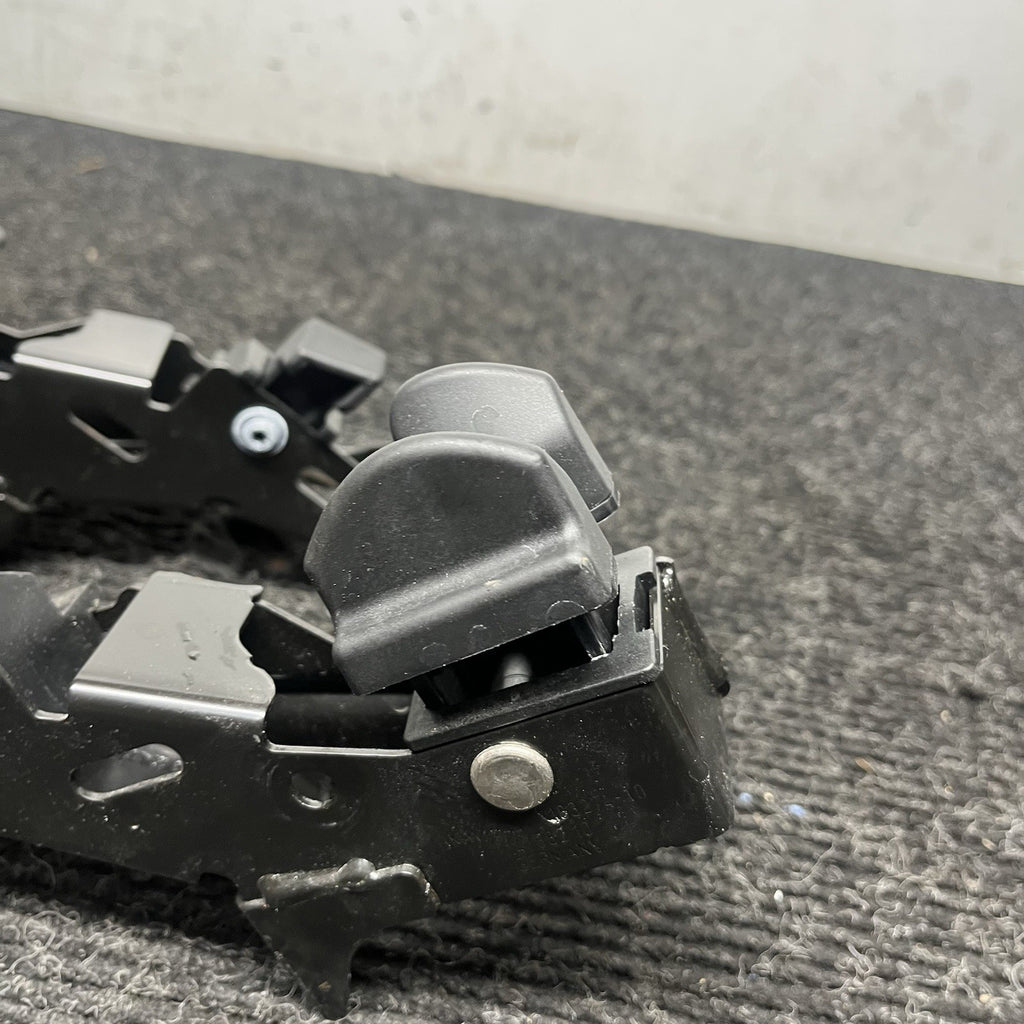 ☑️ 07-13 BMW E93 328i 335i M3 Right Side Convertible Hardtop Bracket Latch OEM