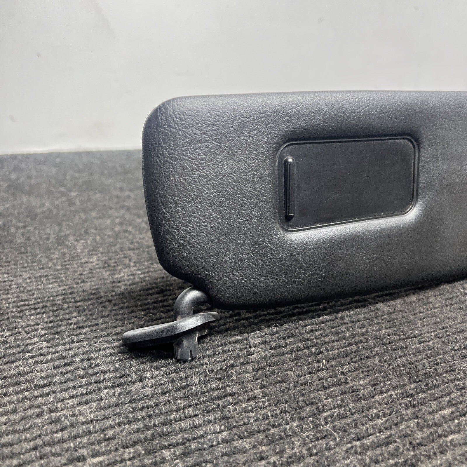 ☑️ 2001-2006 BMW 3 Series E46 Convertible Sun Visor  101-0232400 Passenger