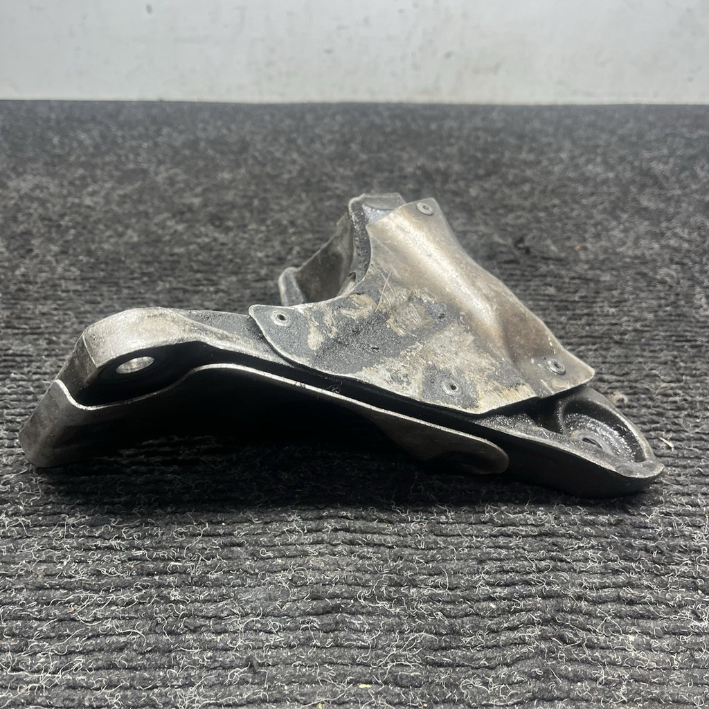 07-11 BMW E82 E88 E90 E92 135I 335I N54 Z4 RIGHT PASSENGER ENGINE MOUNT BRACKET