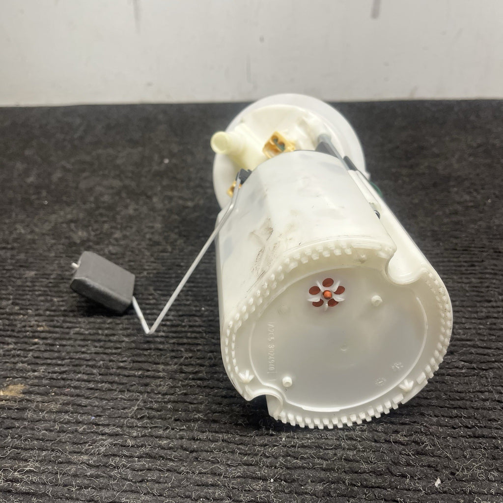 ☑️ 06-13 BMW E82 E88 E90 E91 E92 E93 135I 335I Fuel Pump OEM
