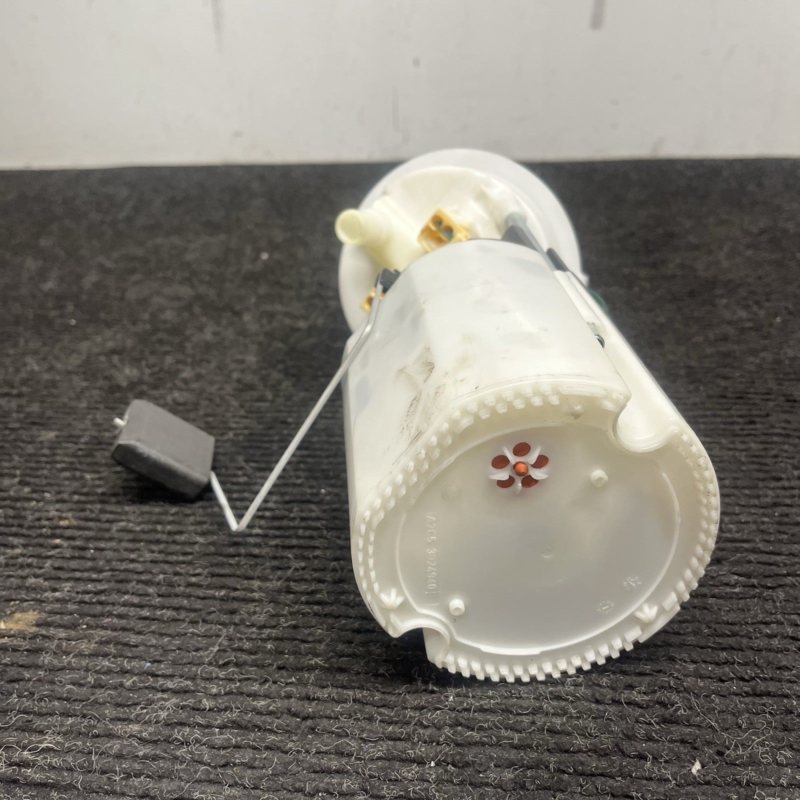 ☑️ 06-13 BMW E82 E88 E90 E91 E92 E93 135I 335I Fuel Pump OEM