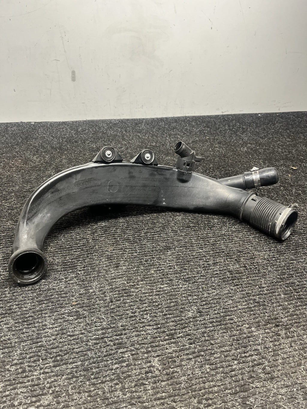 ☑️ 07-10 BMW E82 E88 E92 E93 E90 135 335 Rear Engine Air Duct Inlet 7556550
