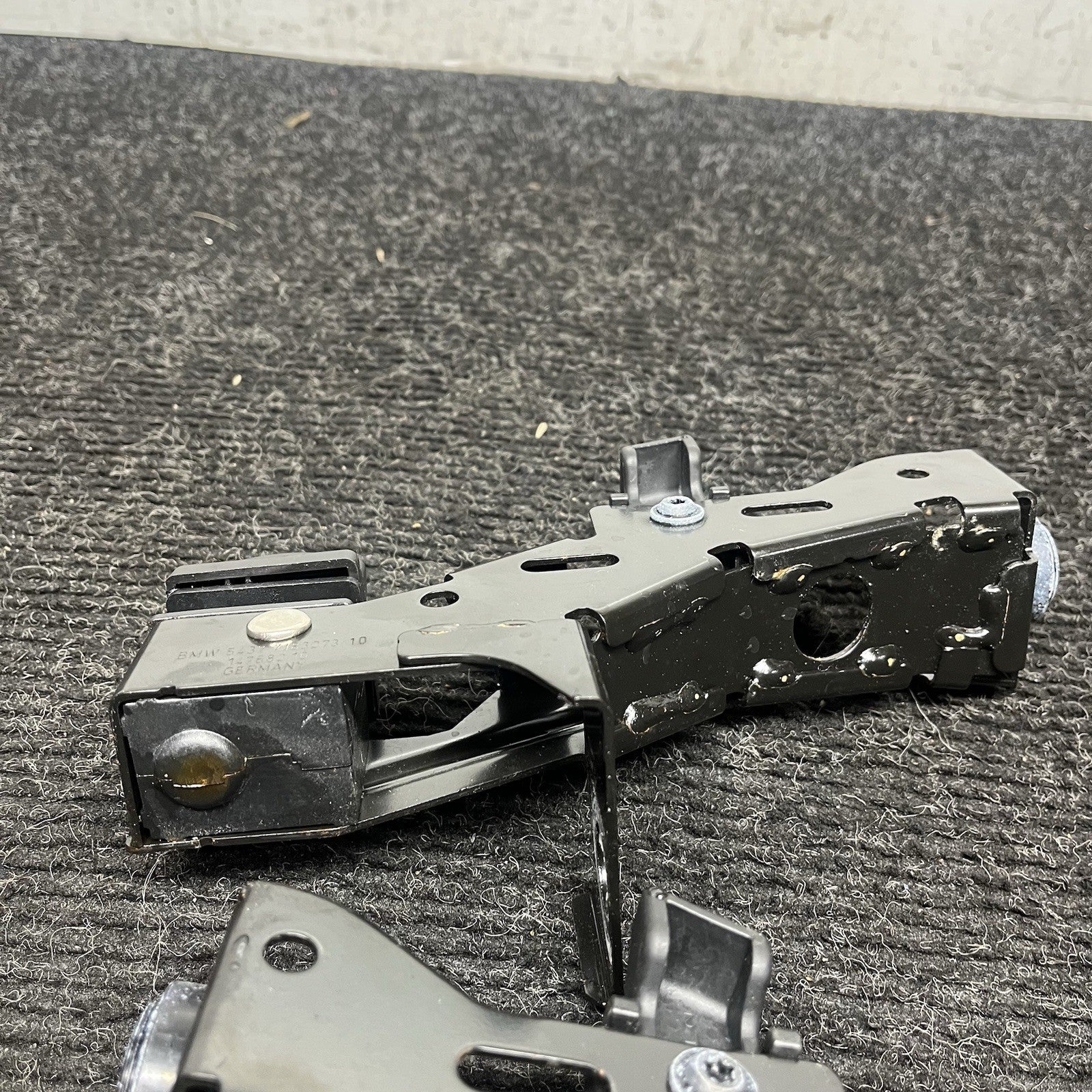 ☑️ 07-13 BMW E93 328i 335i M3 Right Side Convertible Hardtop Bracket Latch OEM