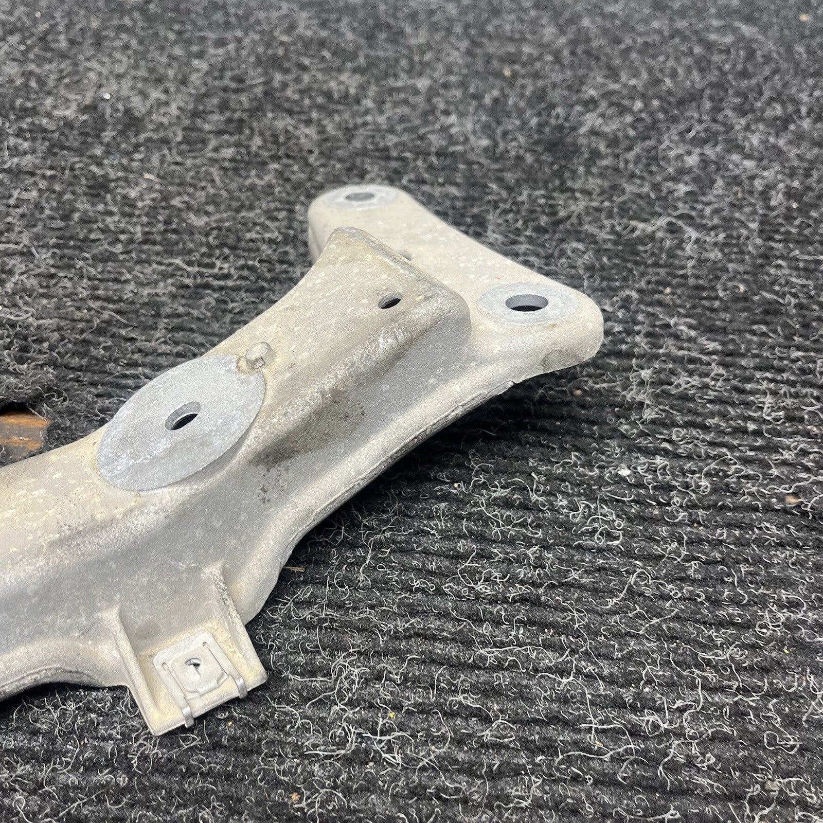 ☑️ 06-13 BMW E92 335i Automatic Transmission Mount Bracket Support OEM