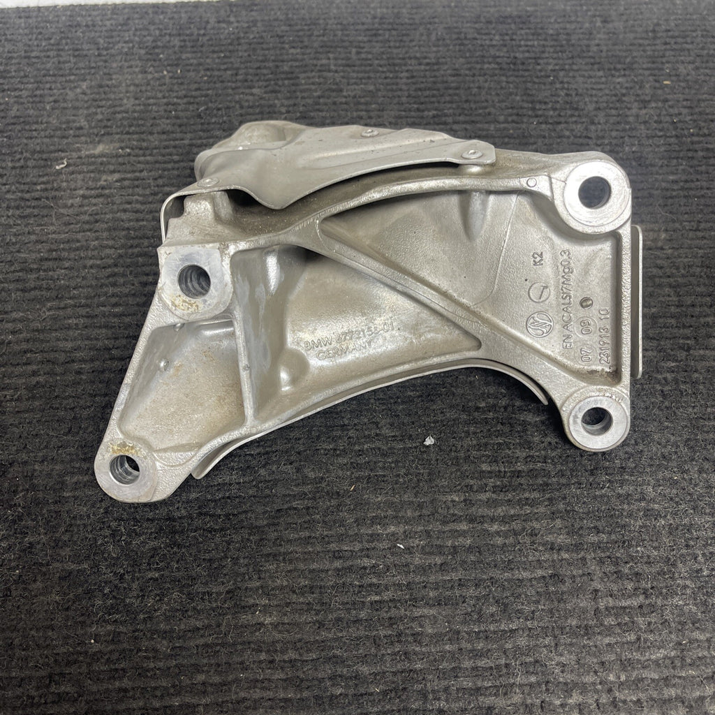 07-11 BMW E82 E88 E90 E92 135I 335I N54 Z4 RIGHT PASSENGER ENGINE MOUNT BRACKET