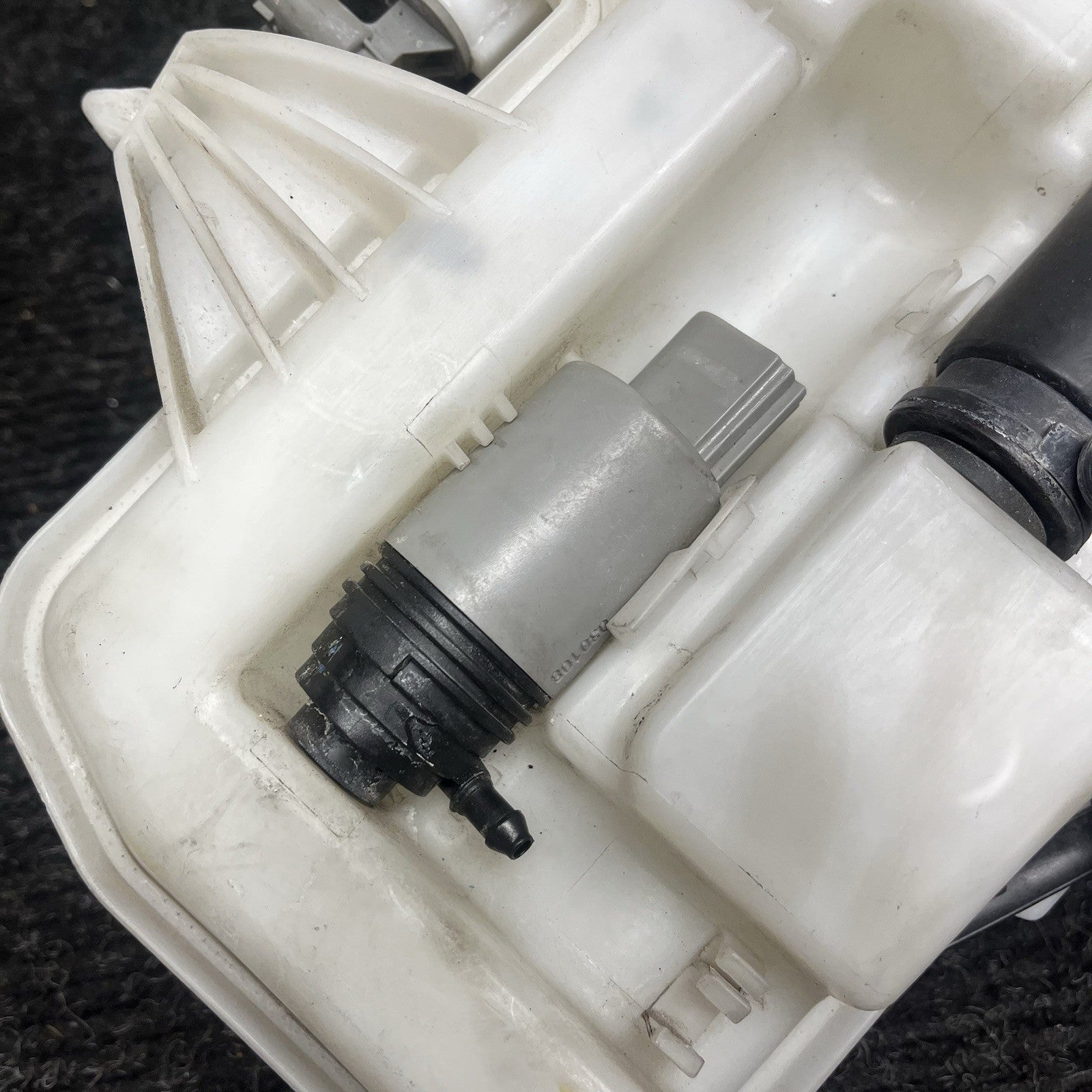 ☑️ 08-13 BMW E92 E93 M3 FRONT WINDSHIELD WASHER FLUID RESERVOIR TANK OEM