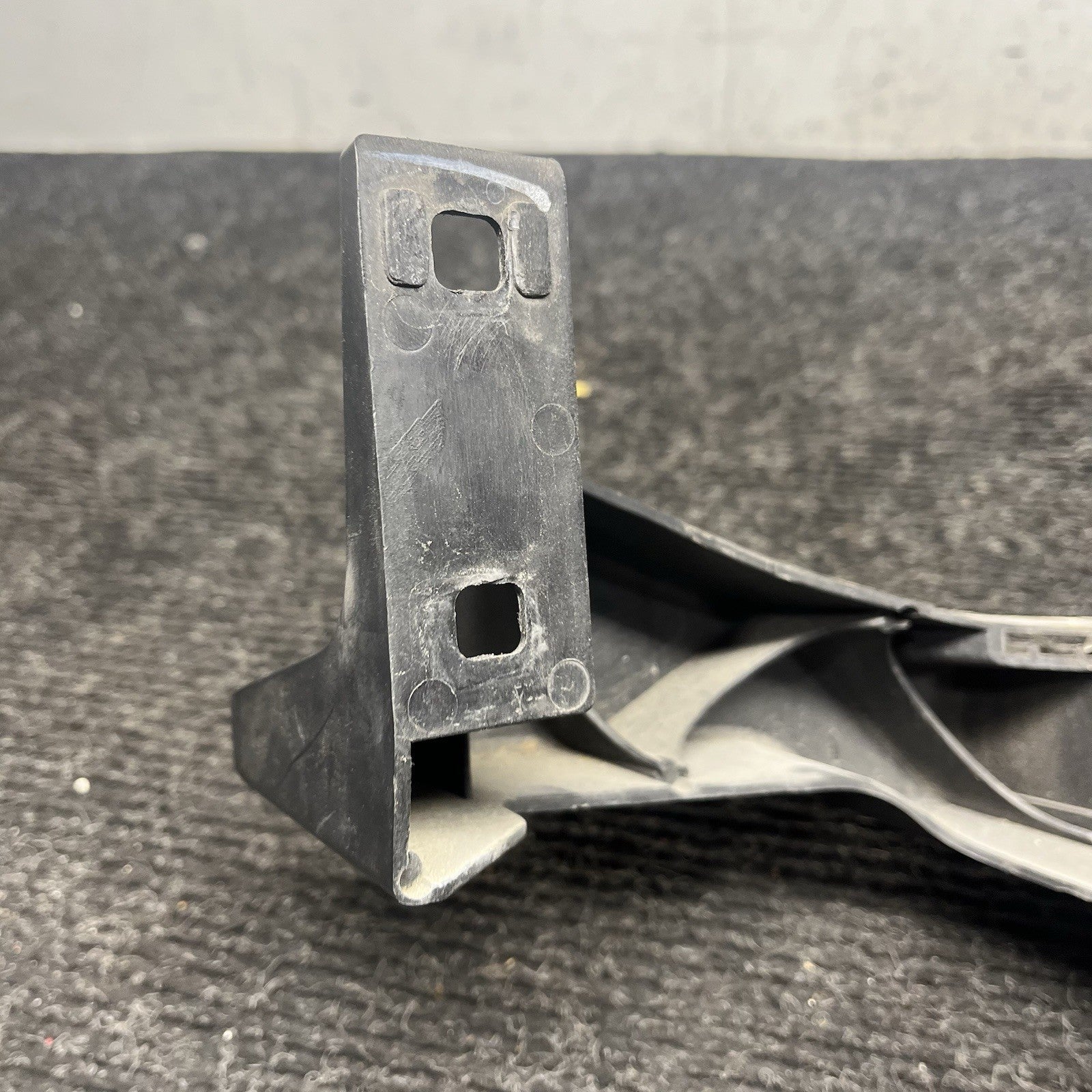 ☑️ 07-10 OEM BMW E92 E93 328 335 Right Passenger Headlight Bracket Carrier Mount