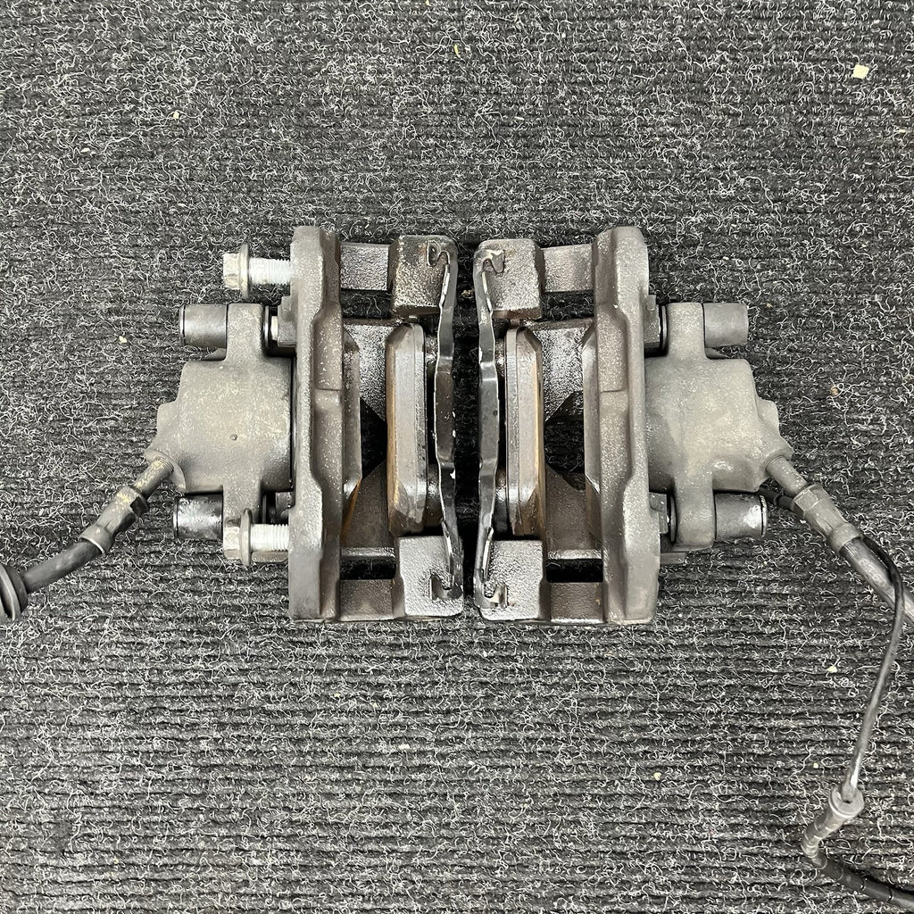 ☑️ 03-05 BMW E85 Z4 RWD SET OF 2 FRONT LEFT & RIGHT BRAKE CALIPER OEM *NOTE*