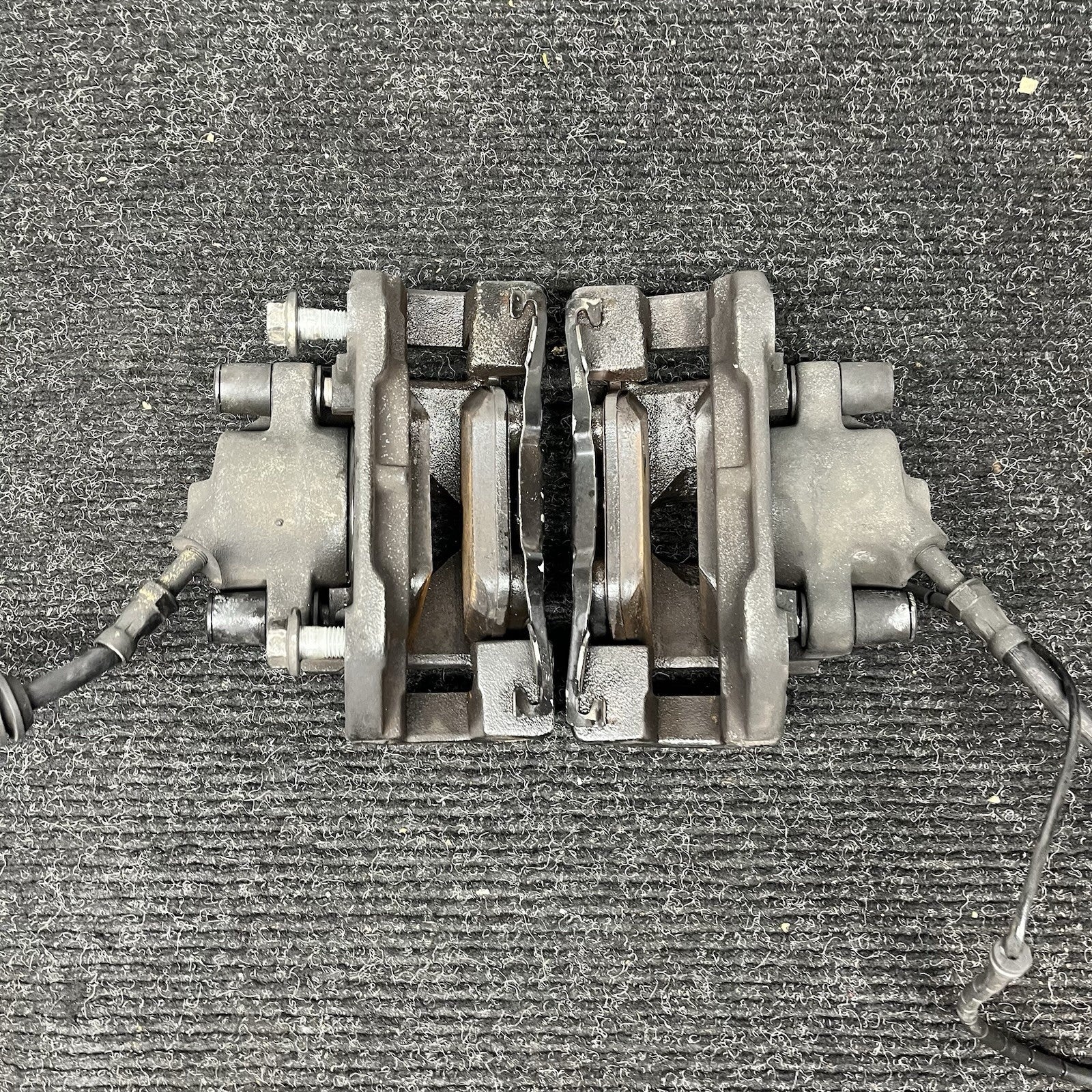 ☑️ 03-05 BMW E85 Z4 RWD SET OF 2 FRONT LEFT & RIGHT BRAKE CALIPER OEM *NOTE*