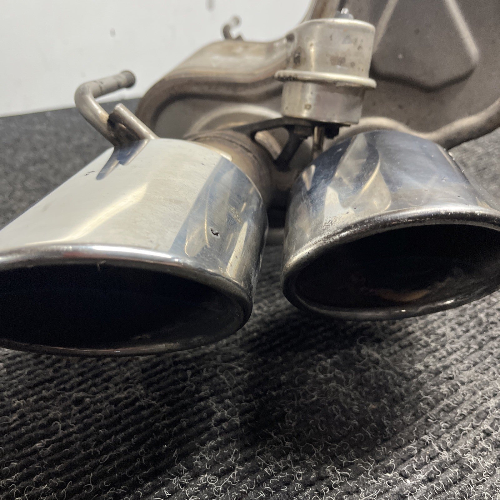 ☑️ 14-19 Ghibli 3.0L Motor Engine Driver Side Left LH Exhaust Muffler OEM