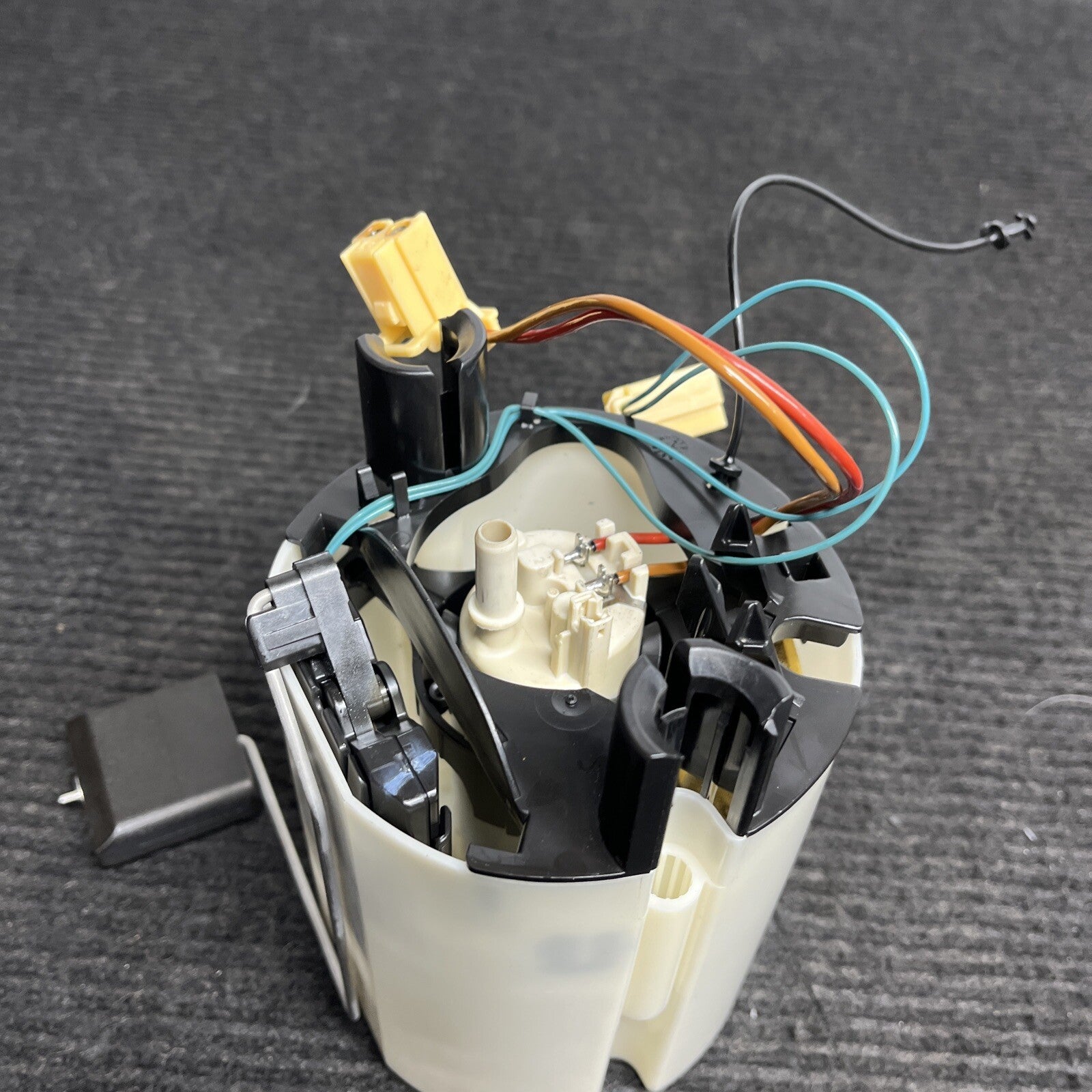 ☑️ 06-13 BMW76k E90 E84 E82 E88 E92 135i 335i X1 Right Fuel Pump Assembly OEM