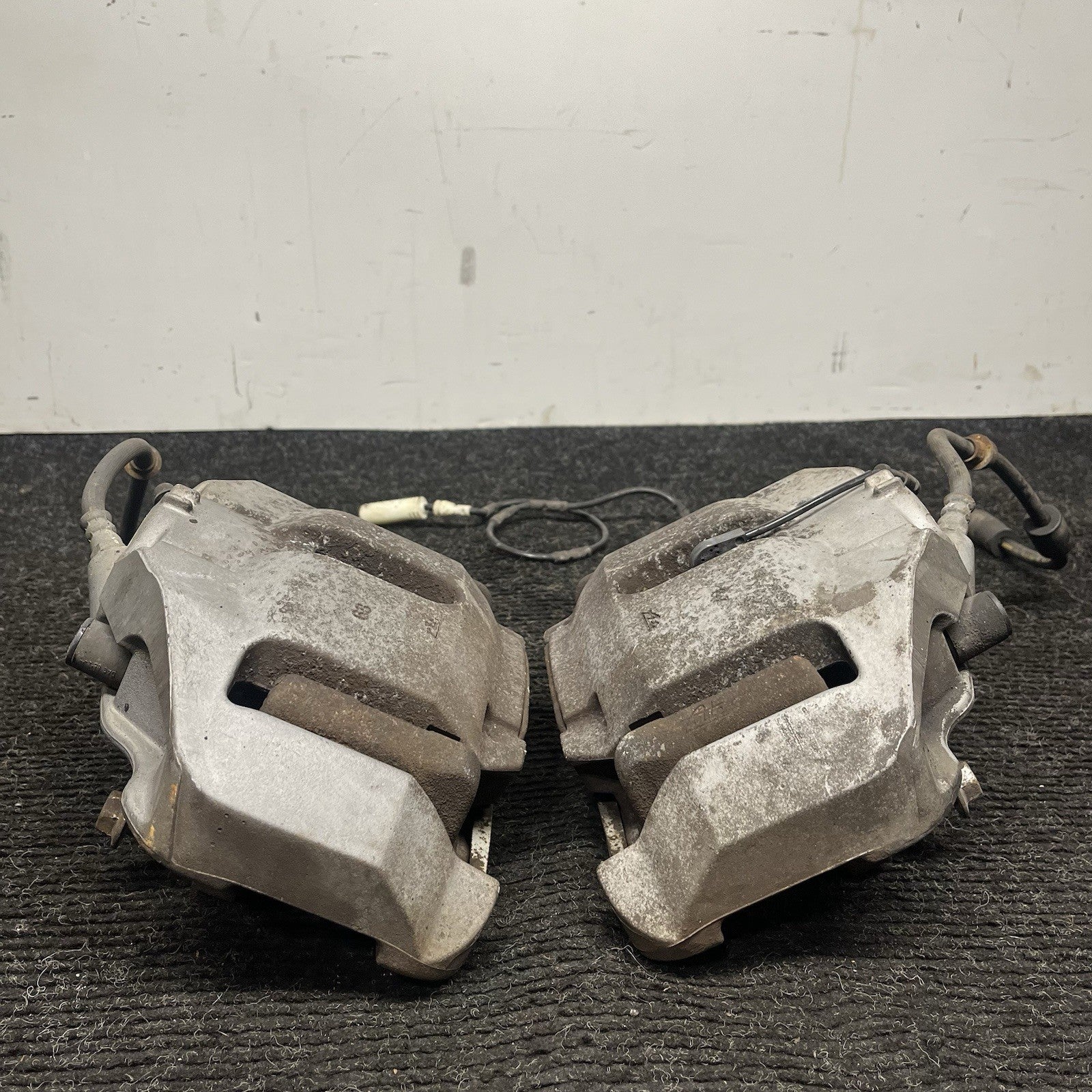 ☑️ 06-11 E90 E91 E92 E93 E84 335 Z4 BMW 335i Front Brake Caliper Set OEM