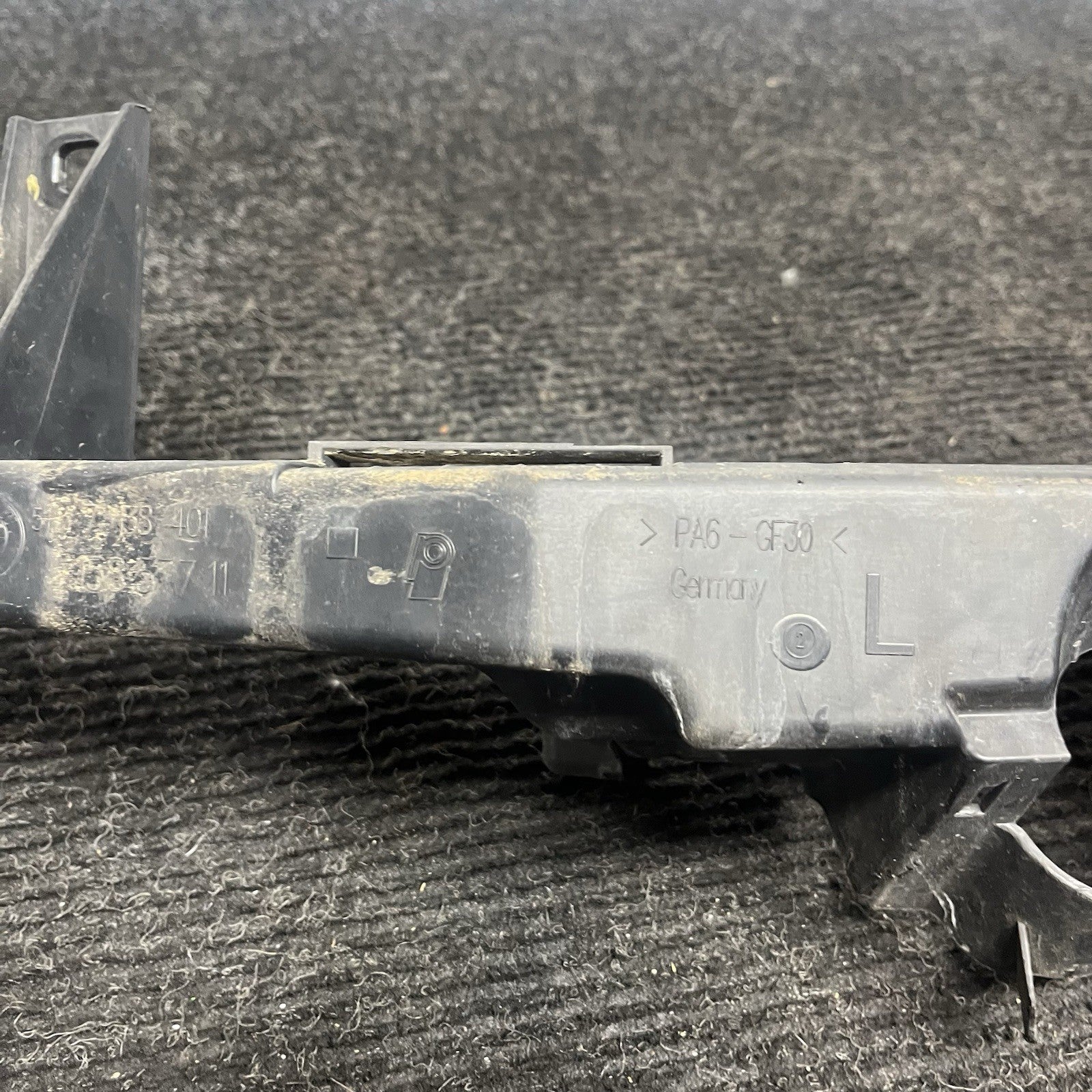 ☑️ 09-11 BMW E90 E91 LCI Front Left Driver Headlight Arm Bracket Mount Plastic