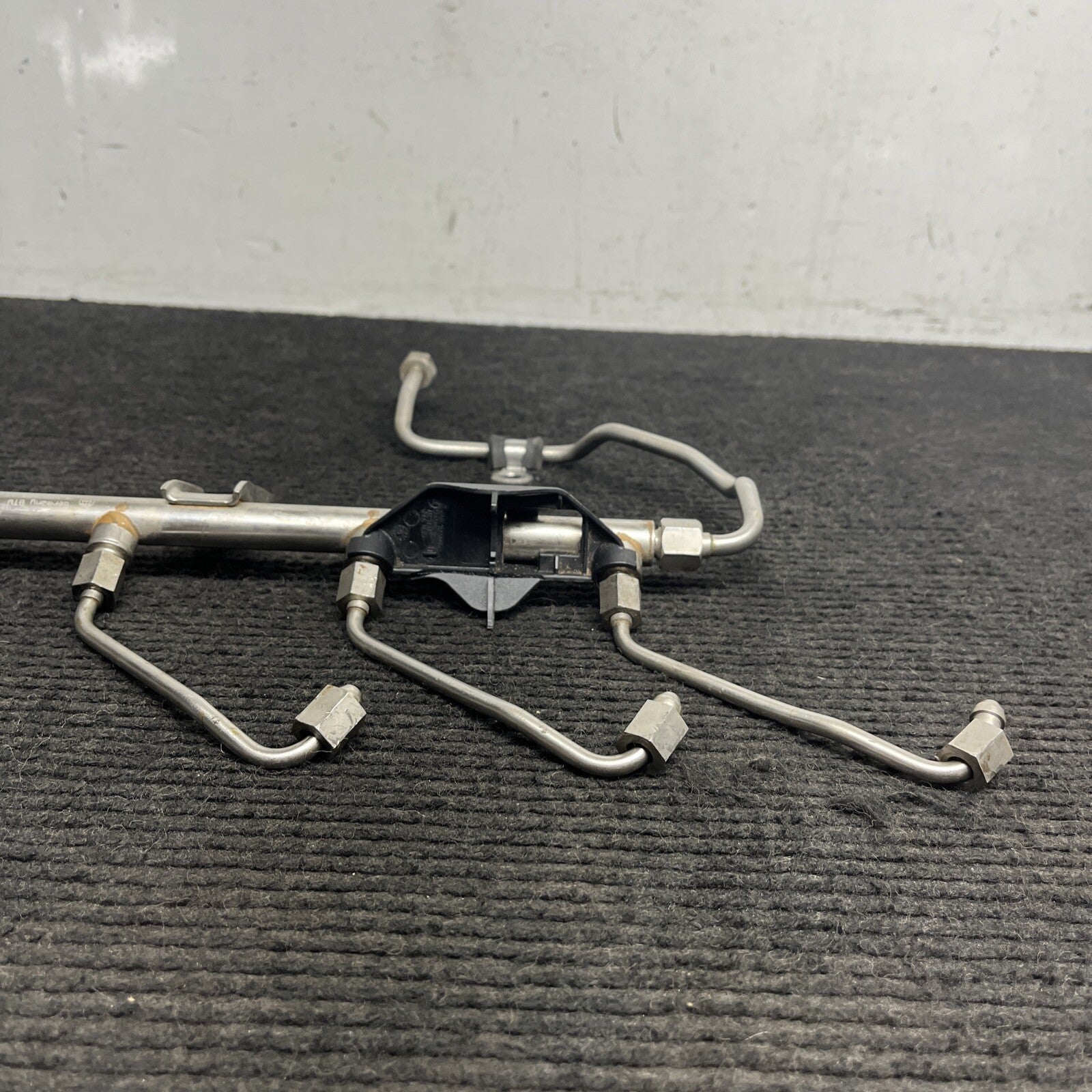 ☑️ BMW E88 E92 E60 135 335 535 N54 Engine High Pressure Fuel Rail Line Unit OEM