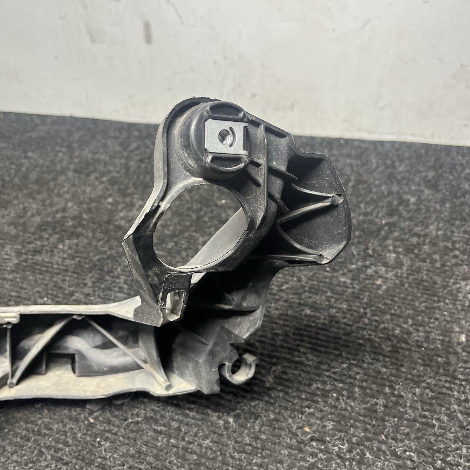 ☑️ 07-10 OEM BMW E92 E93 328 335 Right Passenger Headlight Bracket Carrier Mount