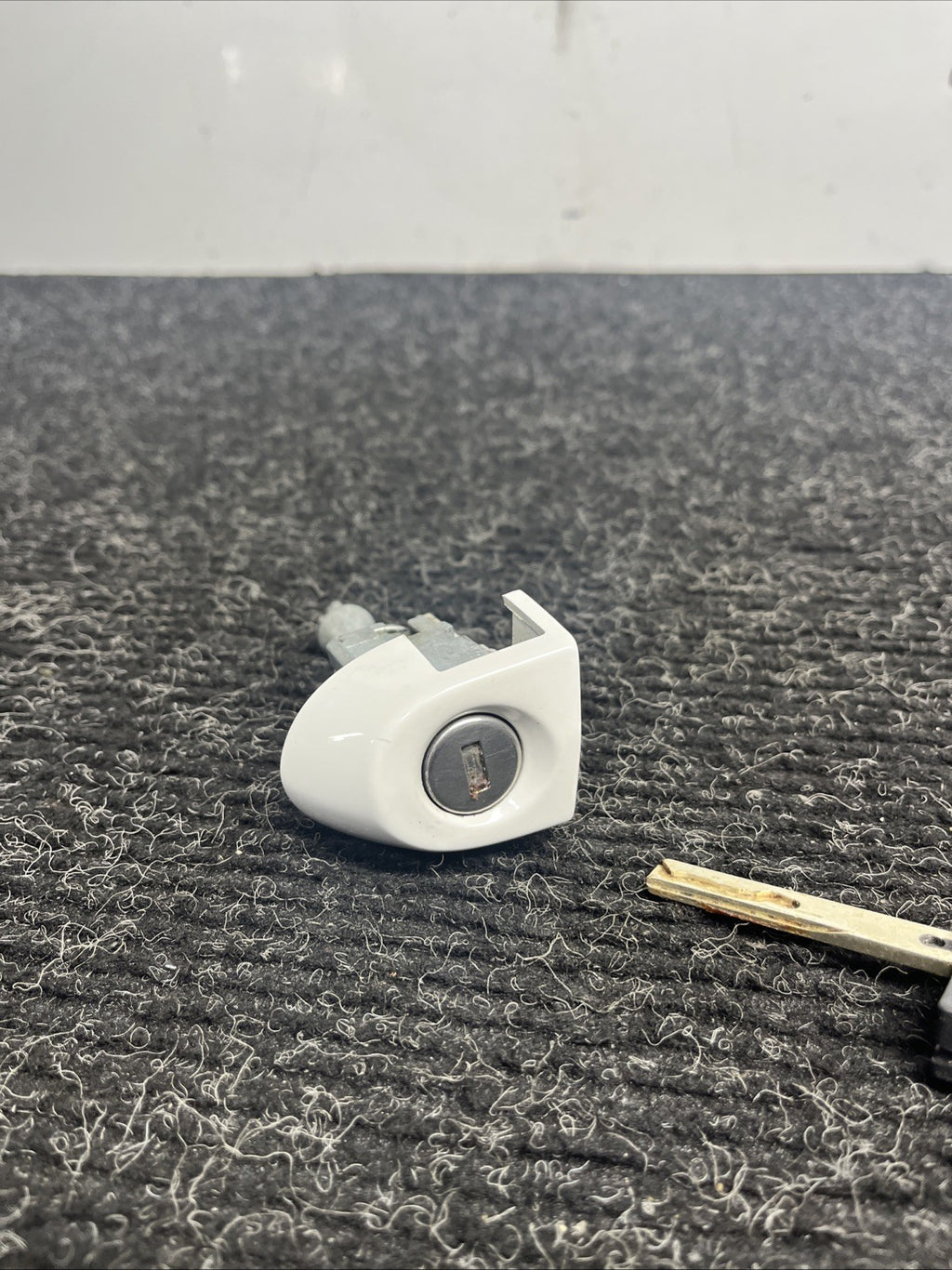 ☑️ 07-13 OEM BMW E92 E93 M3 Left Driver Door Lock Key Cylinder Mechanism White