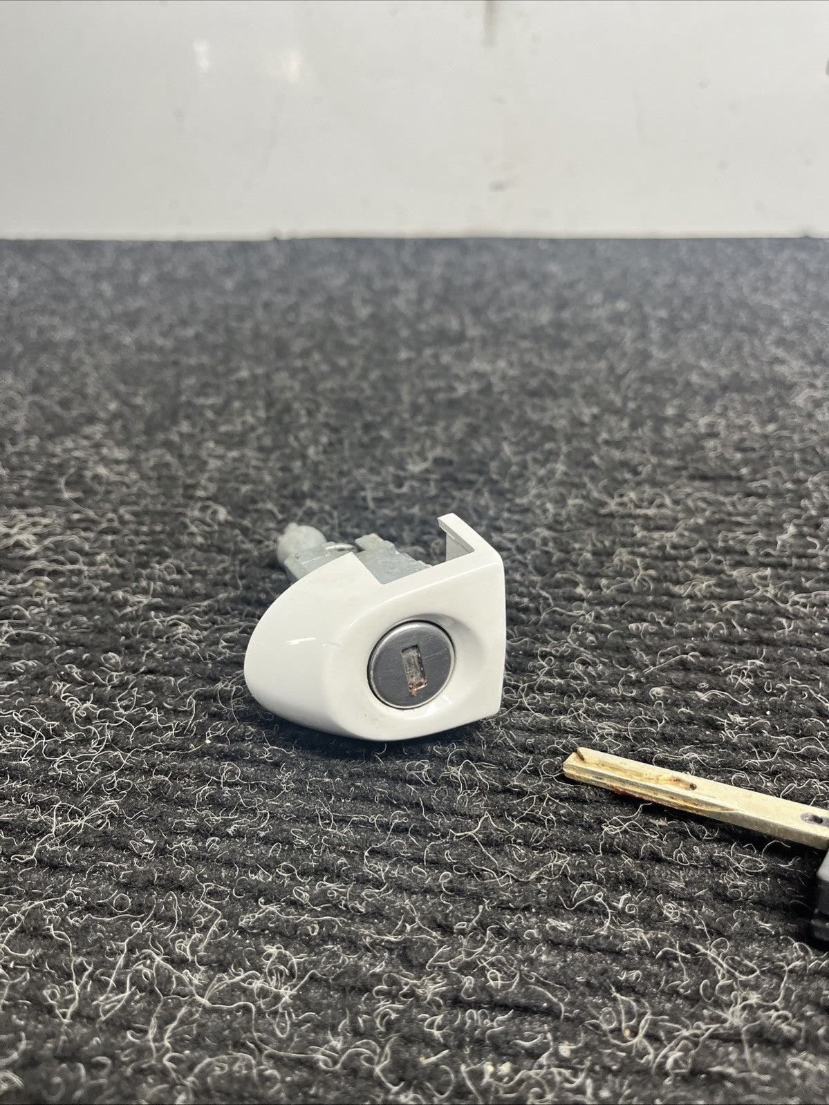 ☑️ 07-13 OEM BMW E92 E93 M3 Left Driver Door Lock Key Cylinder Mechanism White