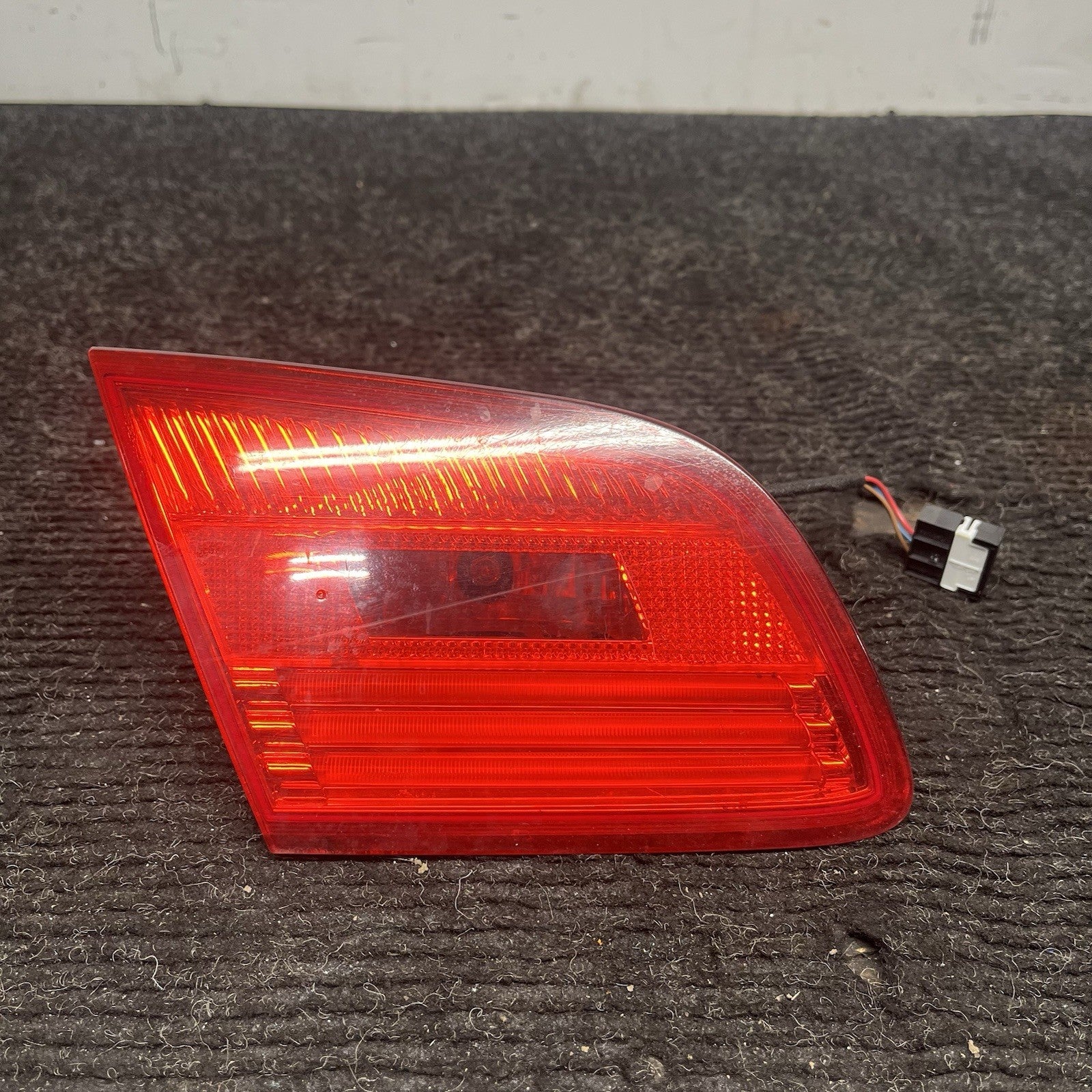 ☑️ 07-10 OEM BMW E93 M3 328 335 Rear Tail Light Driver Side Stop Light Inner
