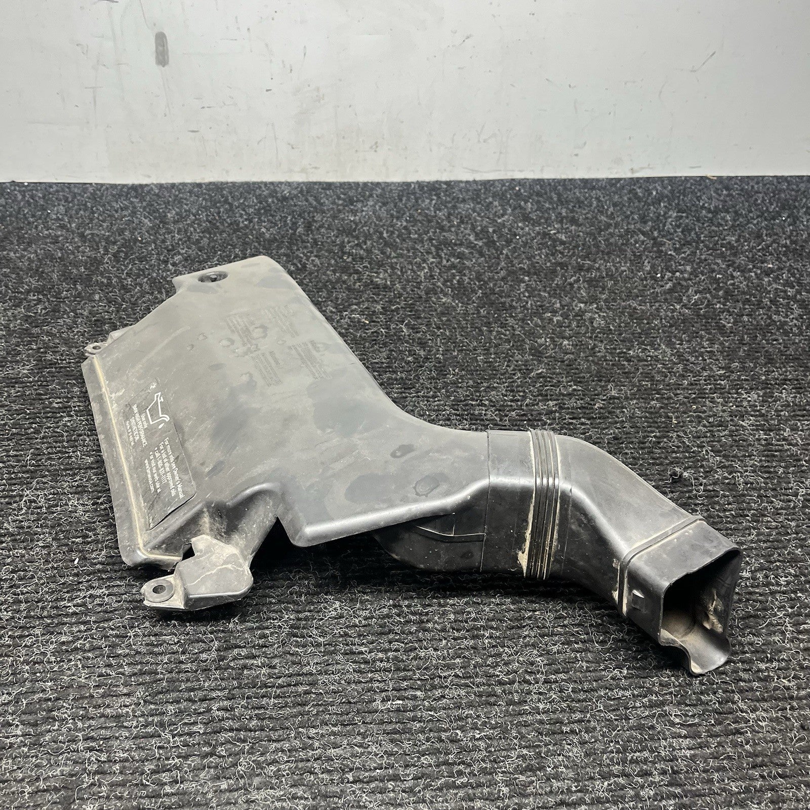 ☑️ 01-06 BMW E46 325i 325ci 330i 330ci 330xi Upper Radiator Air Duct OEM *NOTE*