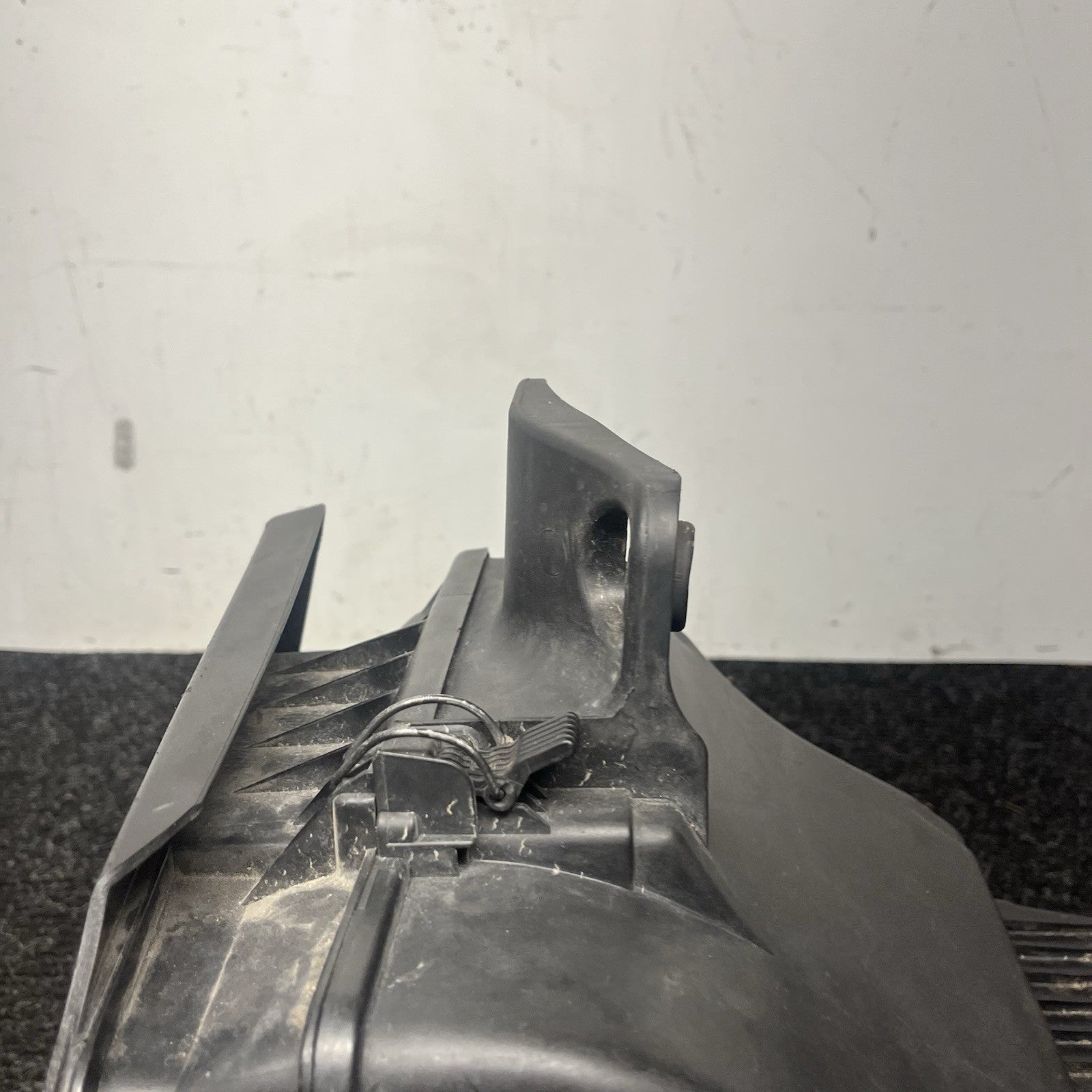 ☑️ 00-06 BMW E83 E46 330 X3 M54 Engine Air Intake Cleaner Box Assembly OEM