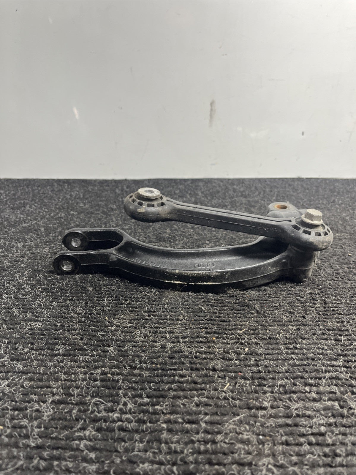 ☑️ 12-18 OEM Audi A6 A7 S6 S7 Front Left Driver Side Strut Fork Mount
