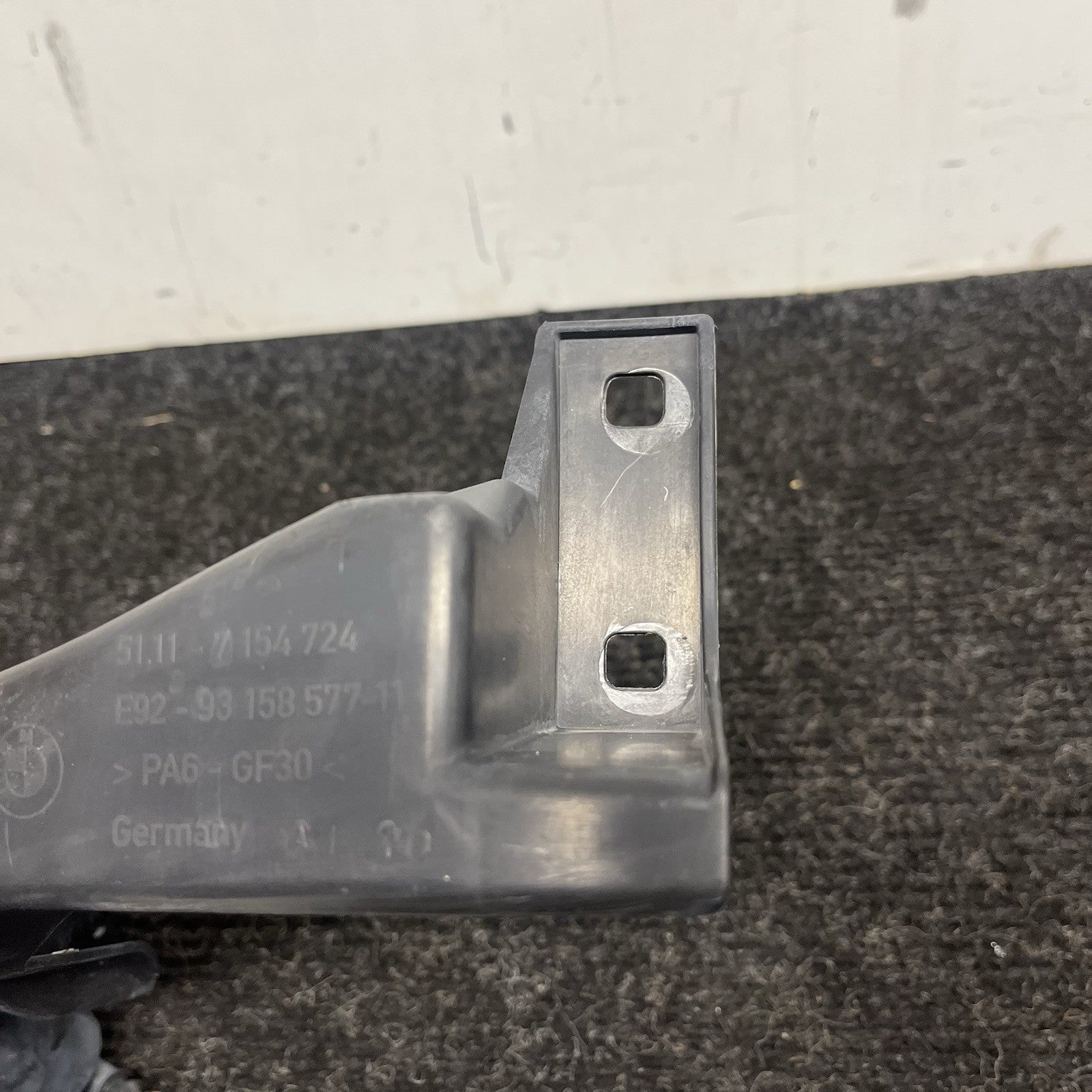 ☑️ 07-10 OEM BMW E92 E93 328 335 Right Passenger Headlight Bracket Carrier Mount