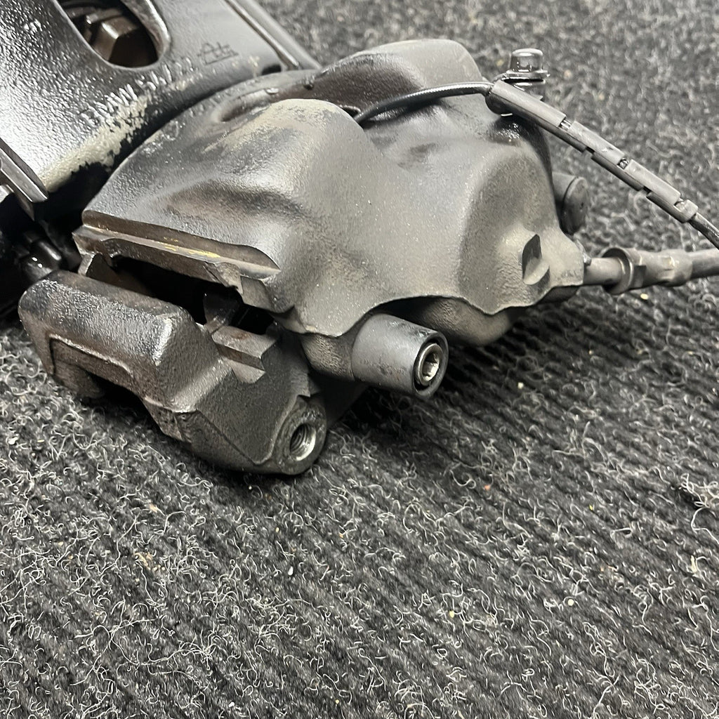 ☑️ 03-05 BMW E85 Z4 RWD SET OF 2 FRONT LEFT & RIGHT BRAKE CALIPER OEM *NOTE*