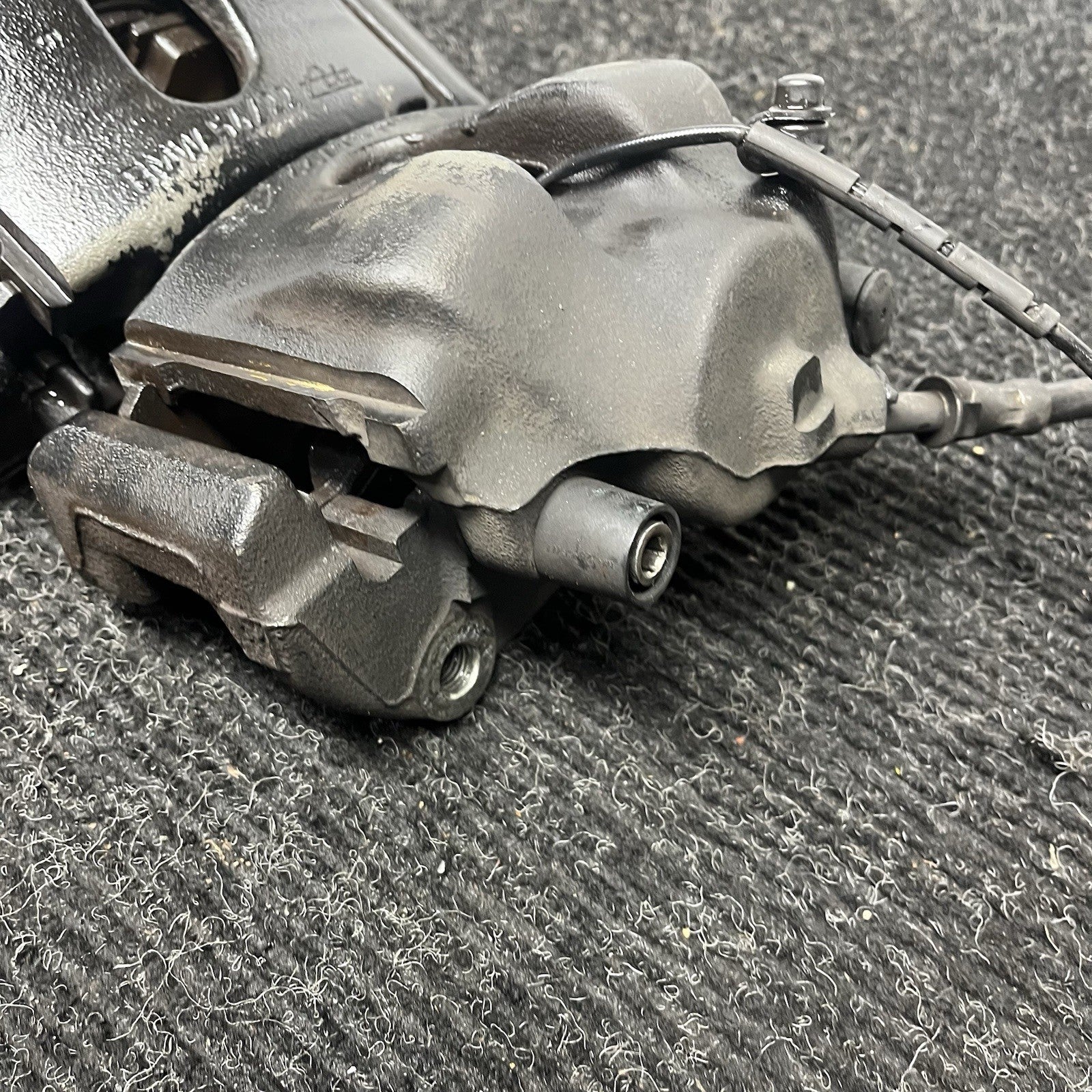 ☑️ 03-05 BMW E85 Z4 RWD SET OF 2 FRONT LEFT & RIGHT BRAKE CALIPER OEM *NOTE*