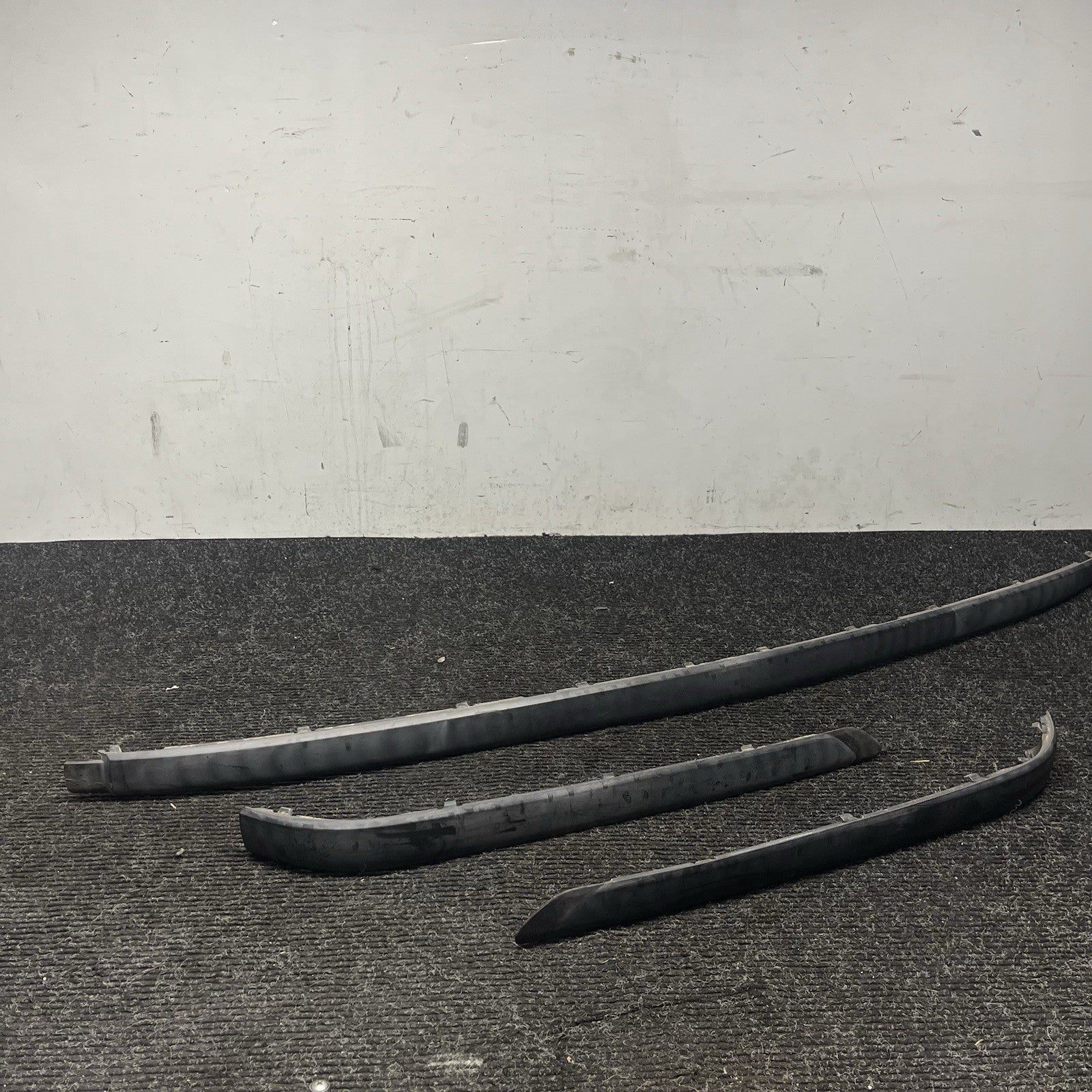 ☑️ 2002 BMW 325I E46 SEDAN REAR BUMPER TRIM MOLDING LEFT RIGHT CENTER 7030603
